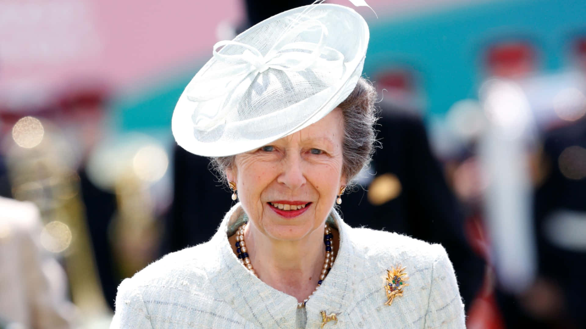 Princess Anne Mwenye Uwele Mweupe Ulioshehere Picha ya Ukuta