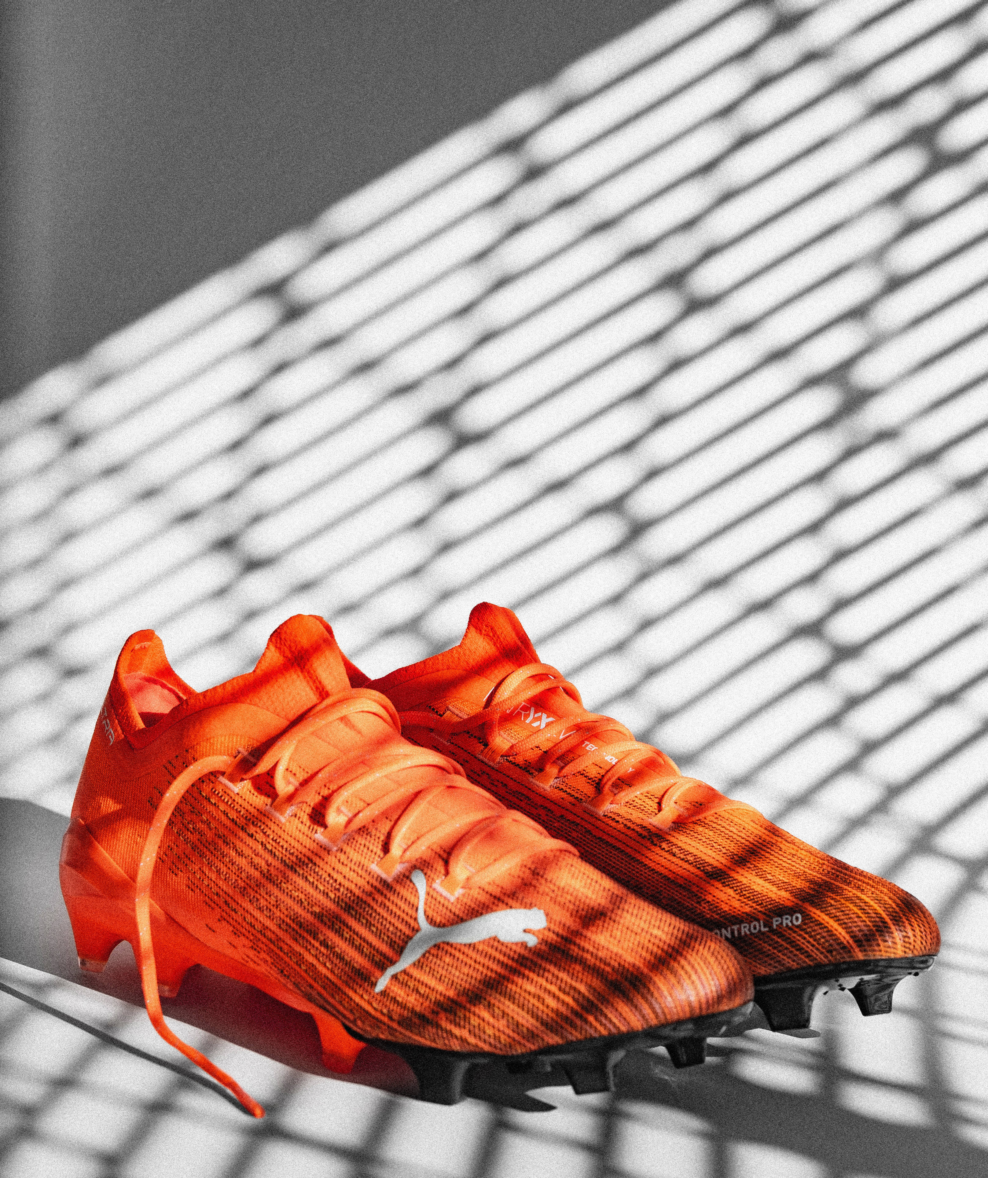 Puma Ultra 1.1 ya Orange Picha ya Ukuta