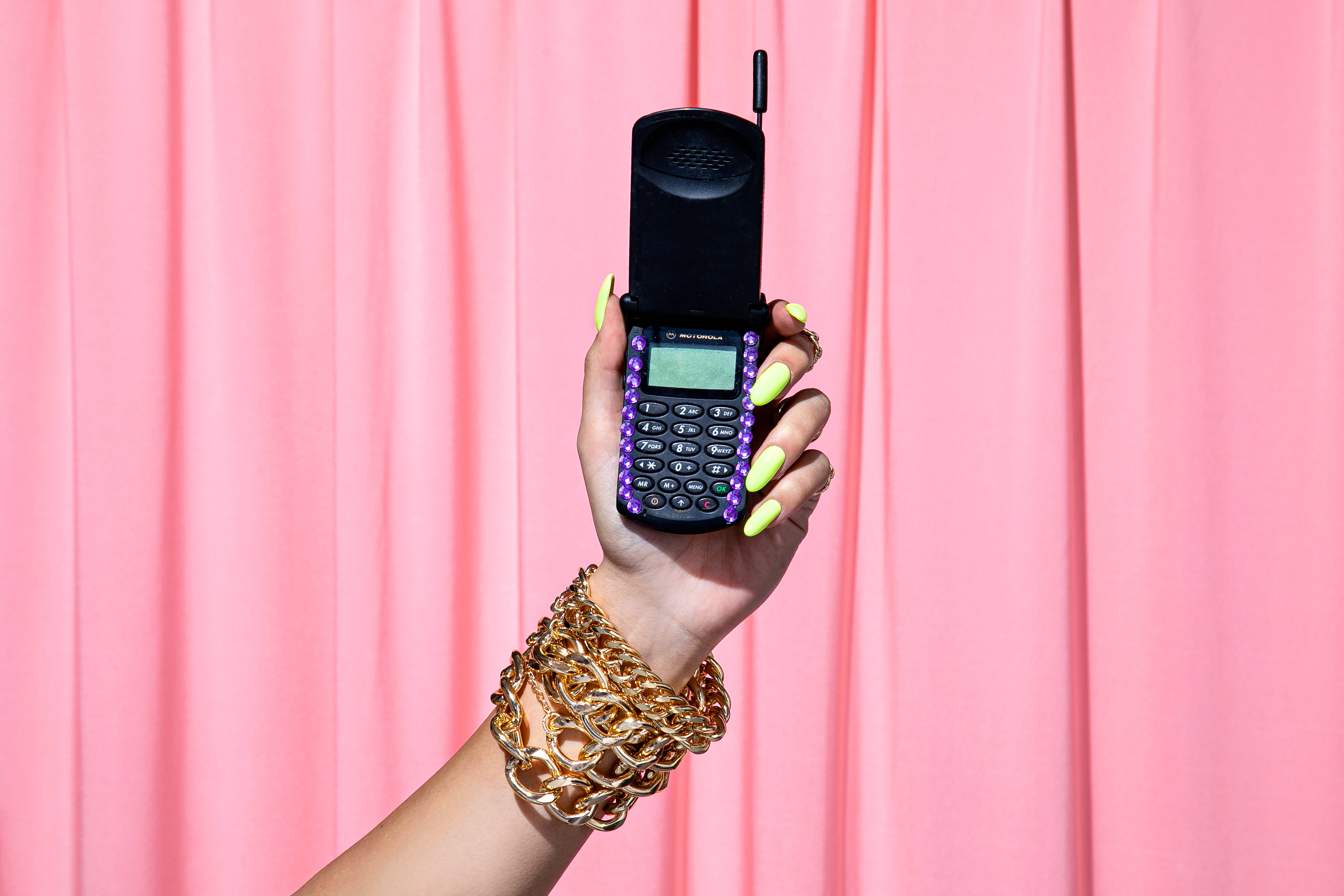 Purple Motorola StarTAC Picha ya Ukuta