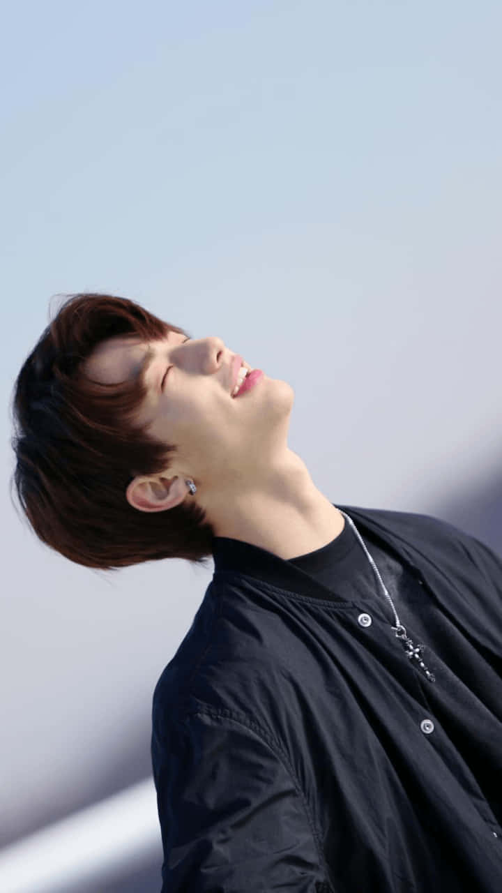 Rapa wa Korea Kusini Hyunjin Macho Yamefumba Picha ya Ukuta