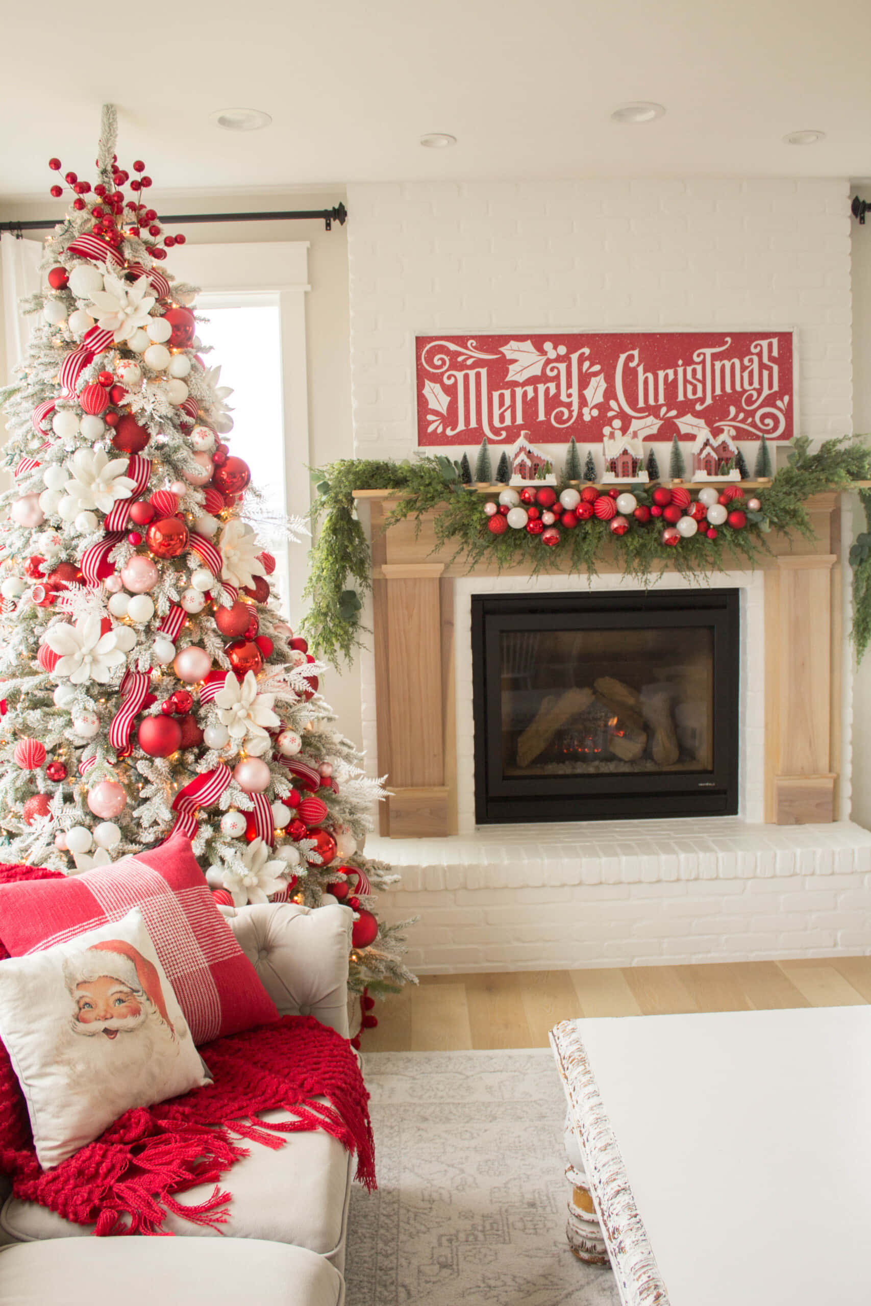 Red And White Christmas Tree Picture Picha ya Ukuta