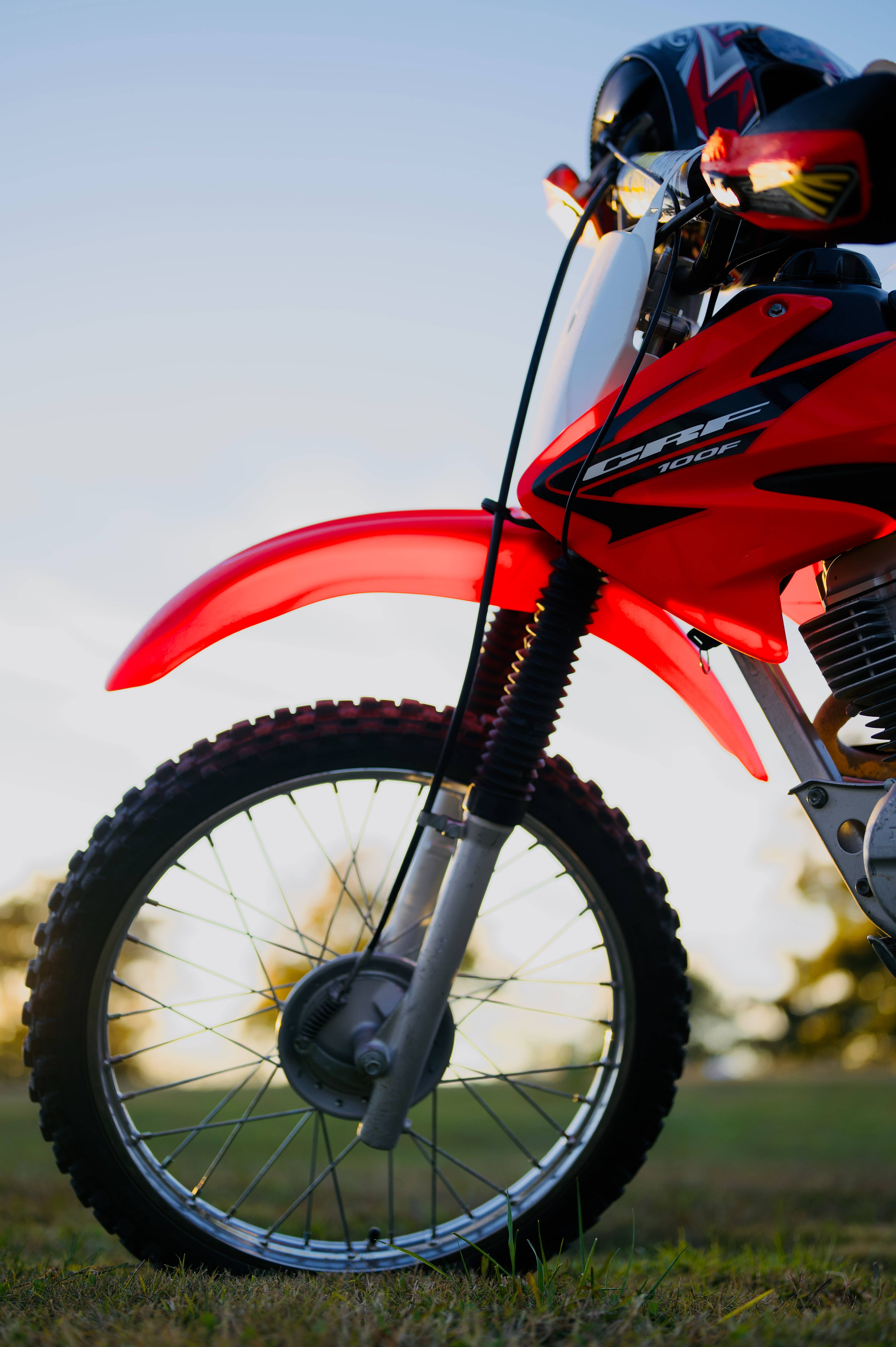 Red Bike Honda CRF100 Picha ya Ukuta