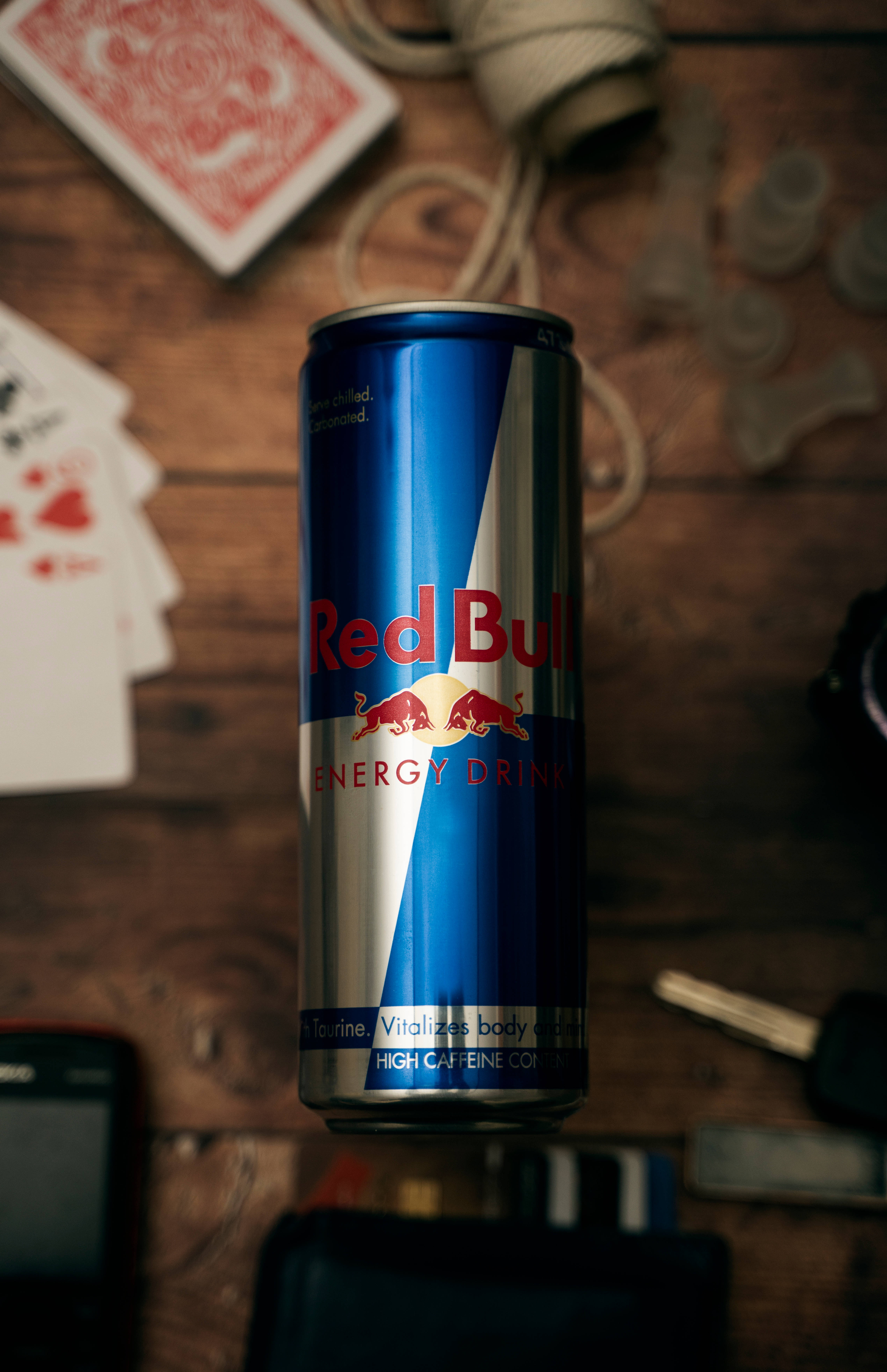 Red Bull Can With Cards Table Picha ya Ukuta
