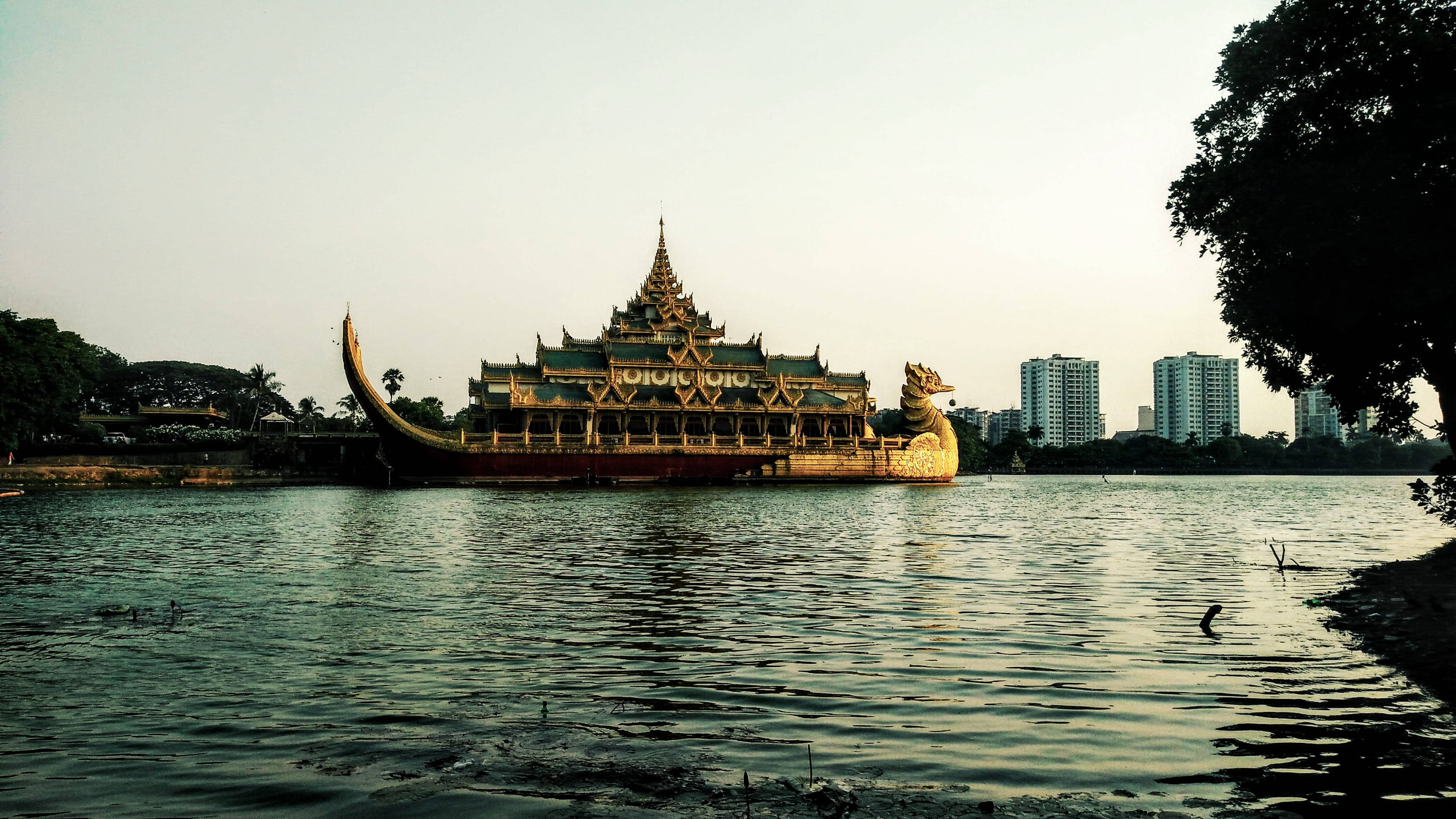 Yangon Floating Restaurant Picha ya Ukuta