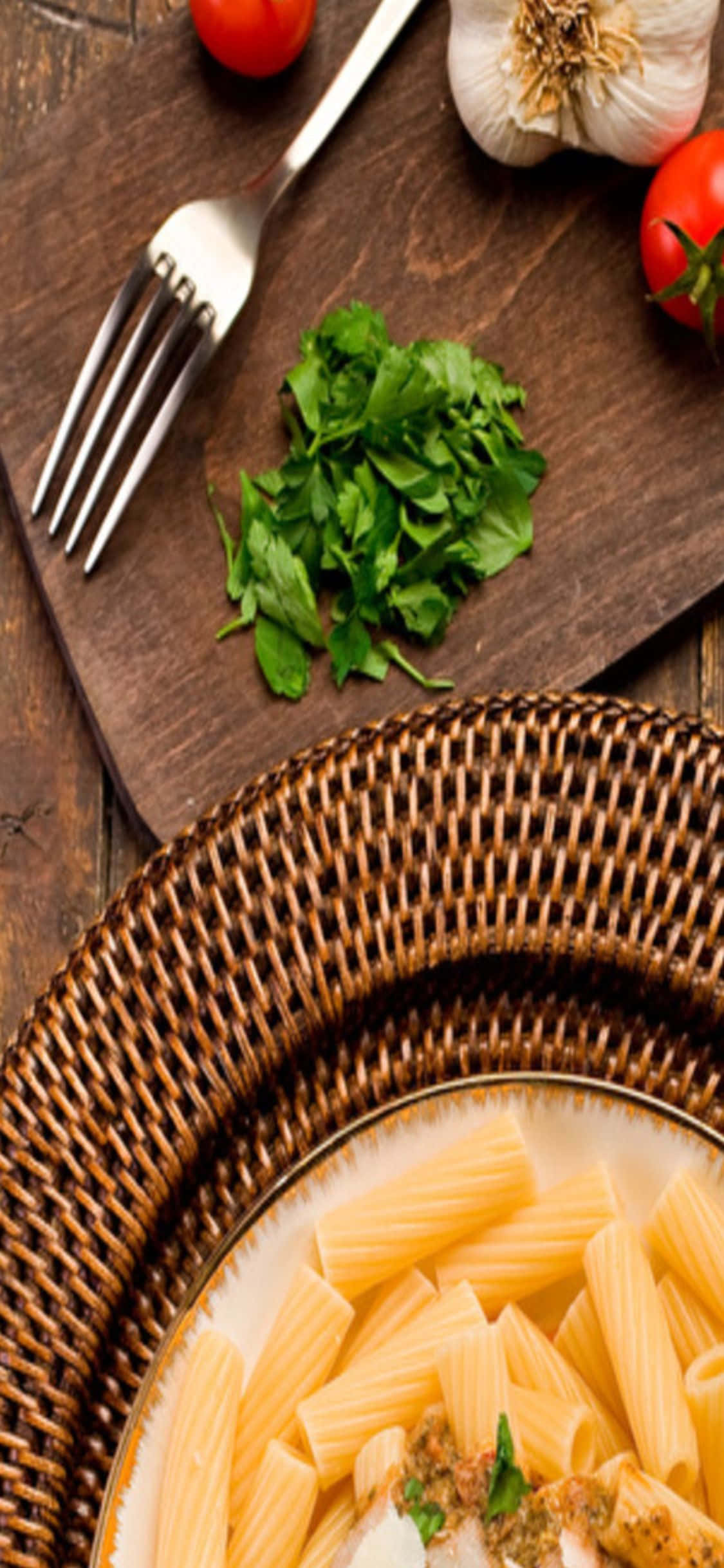 Rigatoni On Woven Basket Plate iPhone X Pasta Background Picha ya Ukuta