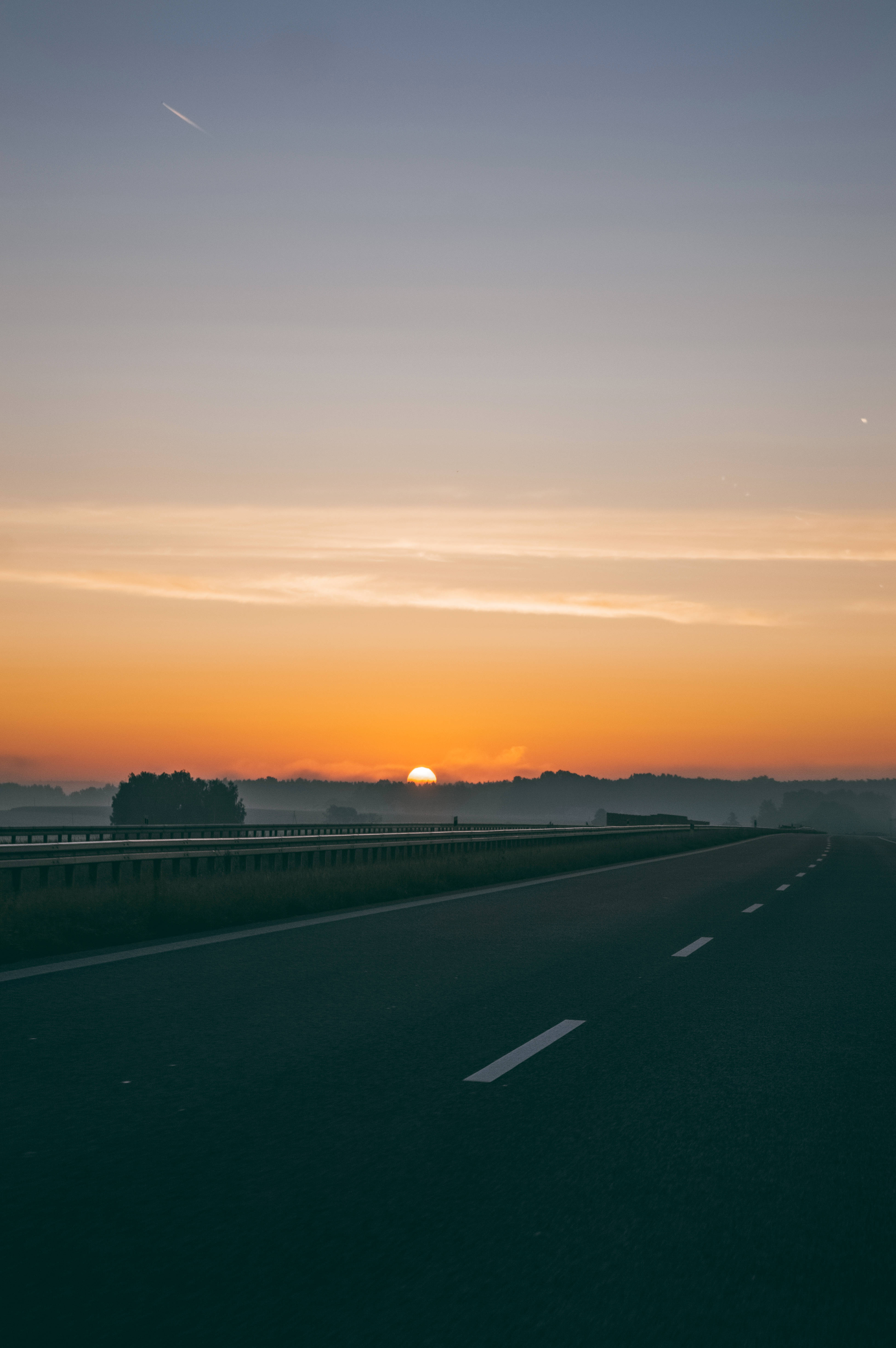 Road With Sky View Picha ya Ukuta