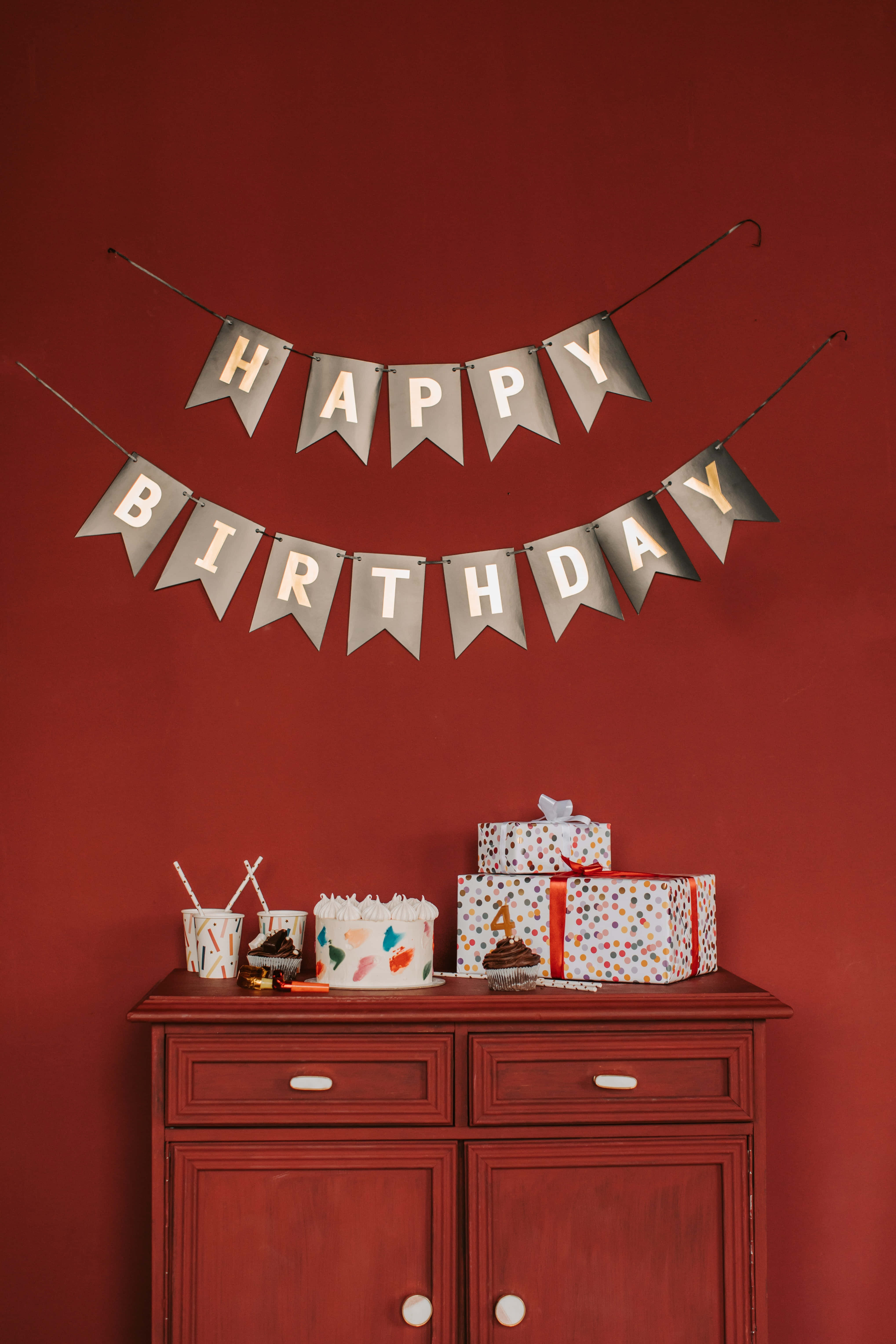 Rusty Red Happy Birthday Banner Picture Picha ya Ukuta