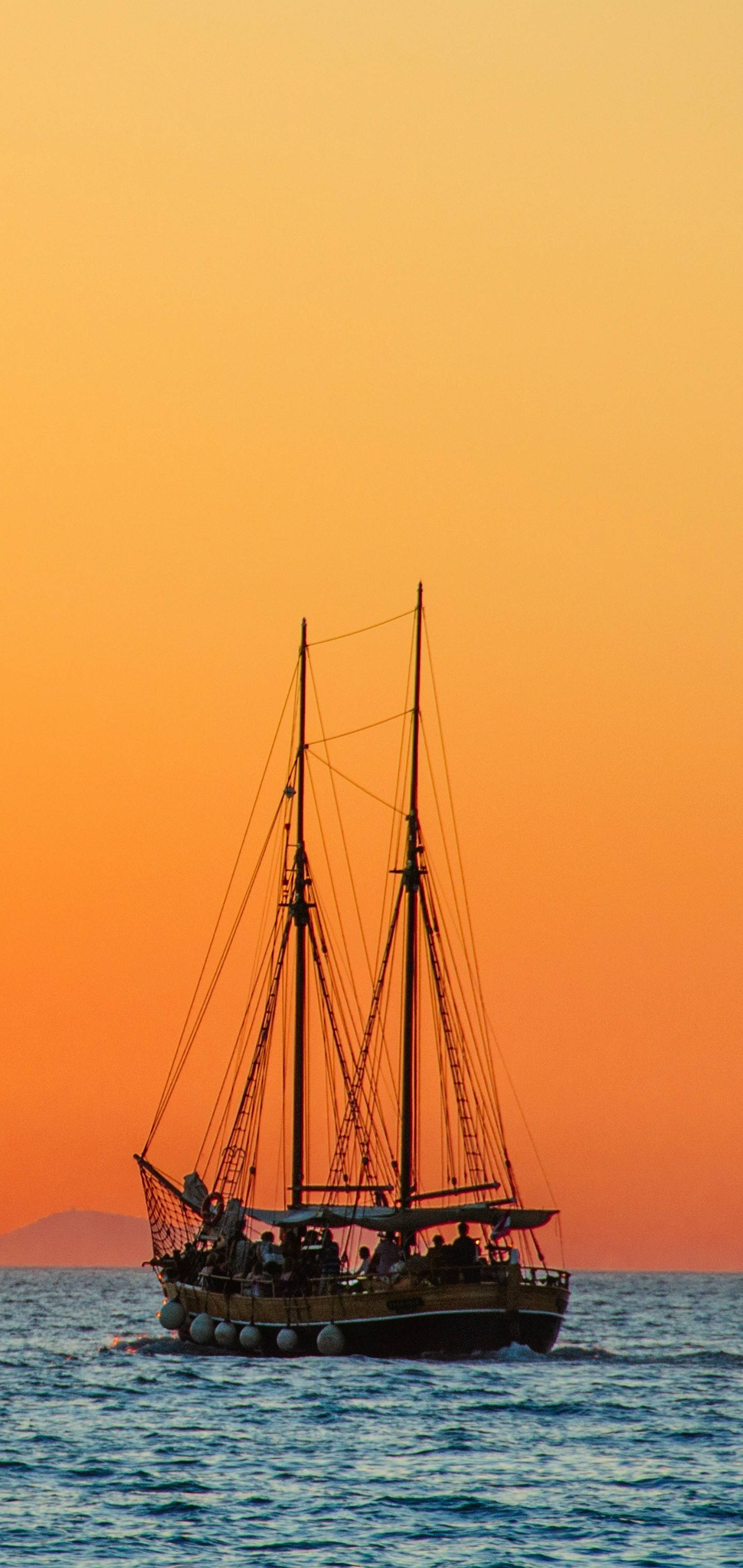 S10 Sailboat Orange Sky Picha ya Ukuta