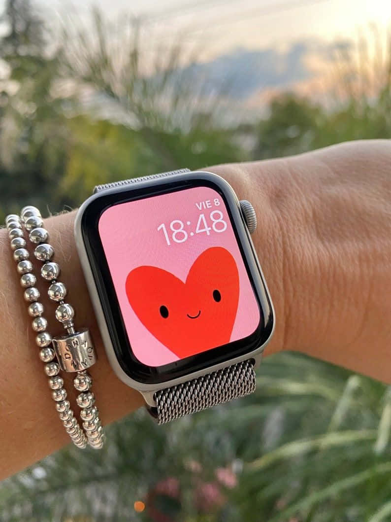 Saa ya Apple yenye Moyo Mzuri Picha ya Ukuta