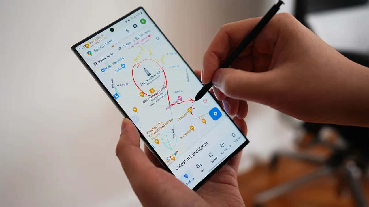 Samsung S23 Ultra Ikitumia Google Maps na S Pen Picha ya Ukuta