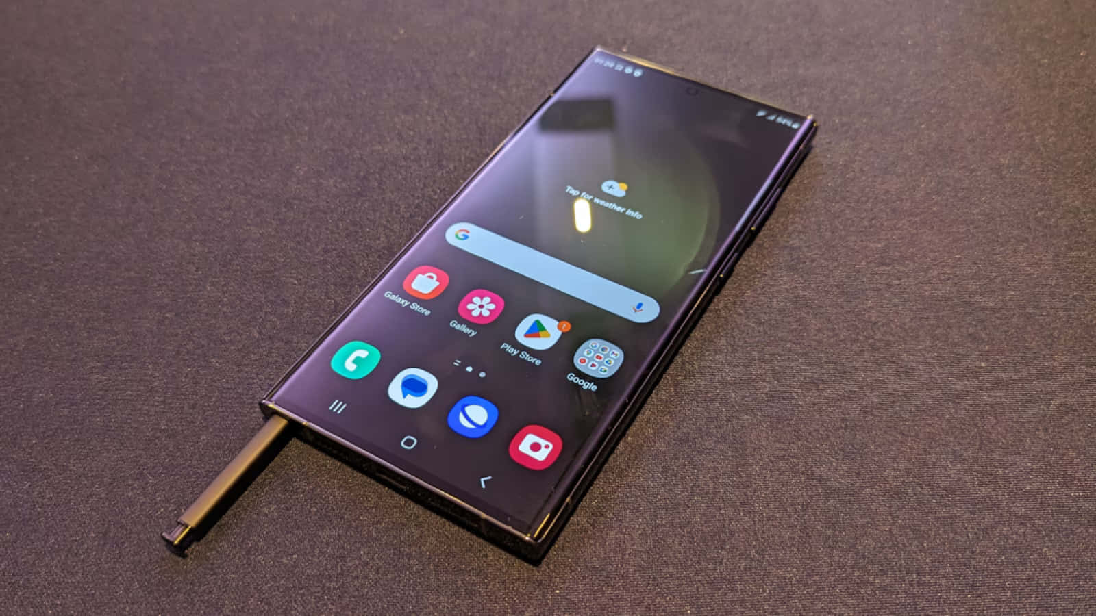 Samsung S23 Ultra yenye S Pen Inayowaziwa Picha ya Ukuta
