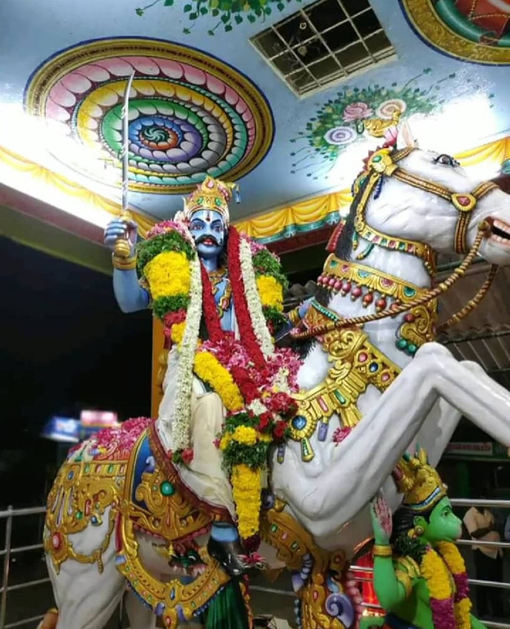 Sanamu ya Karuppasamy Akiwa na Farasi Picha ya Ukuta