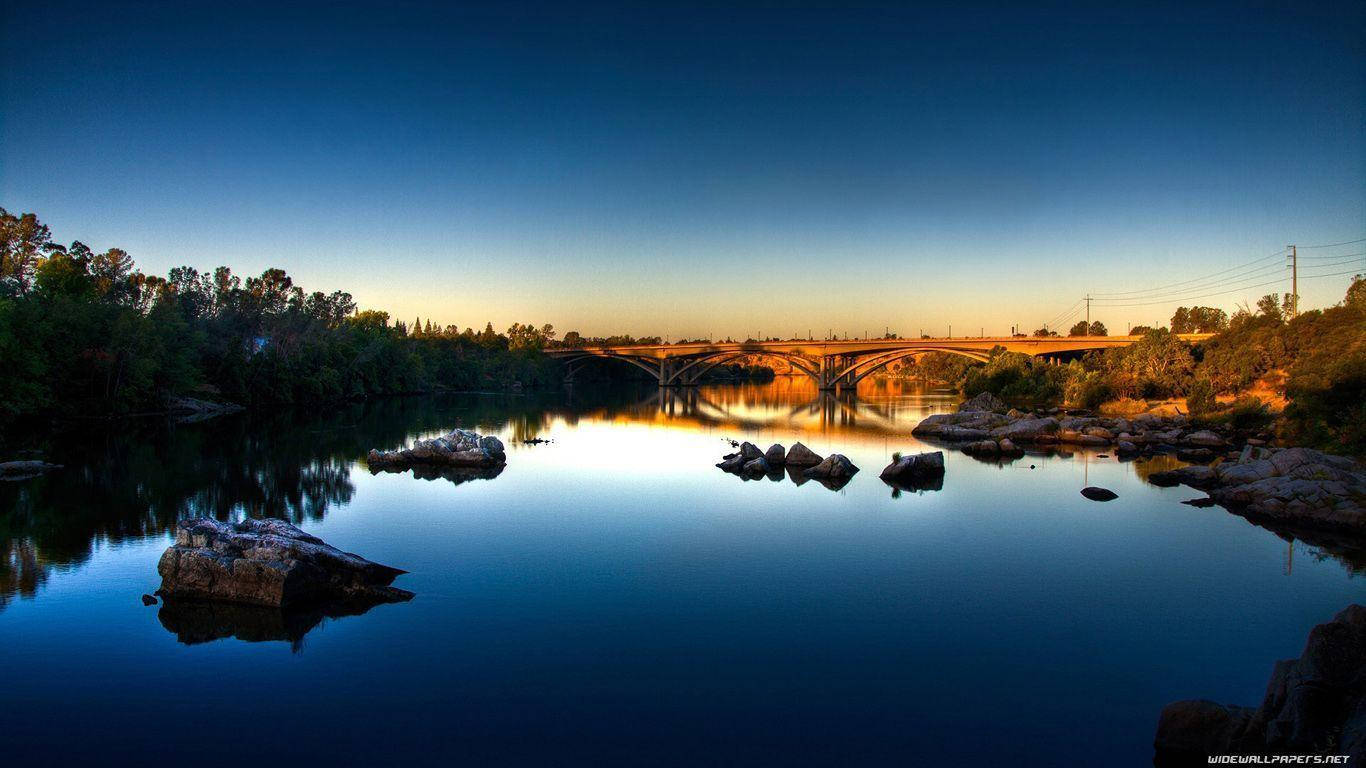Scenic River Bridge Picha ya Ukuta