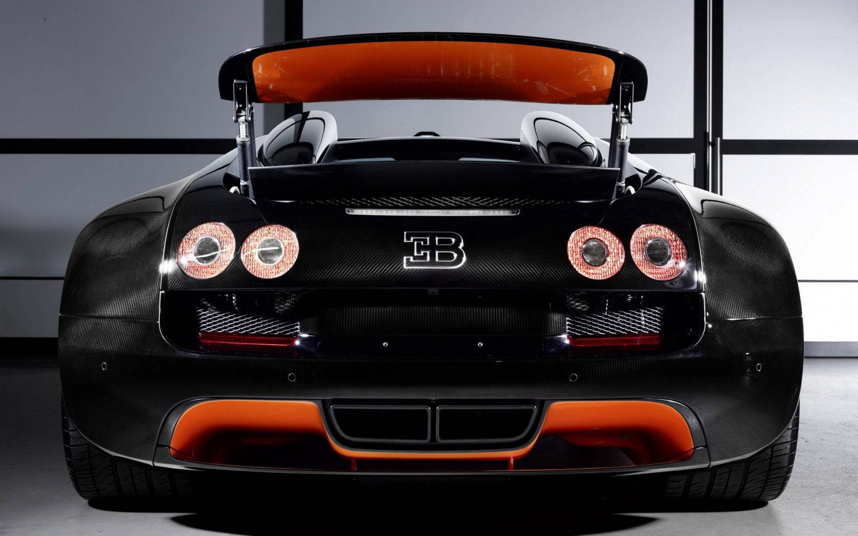 Sehemu ya Nyuma ya Bugatti Veyron Picha ya Ukuta