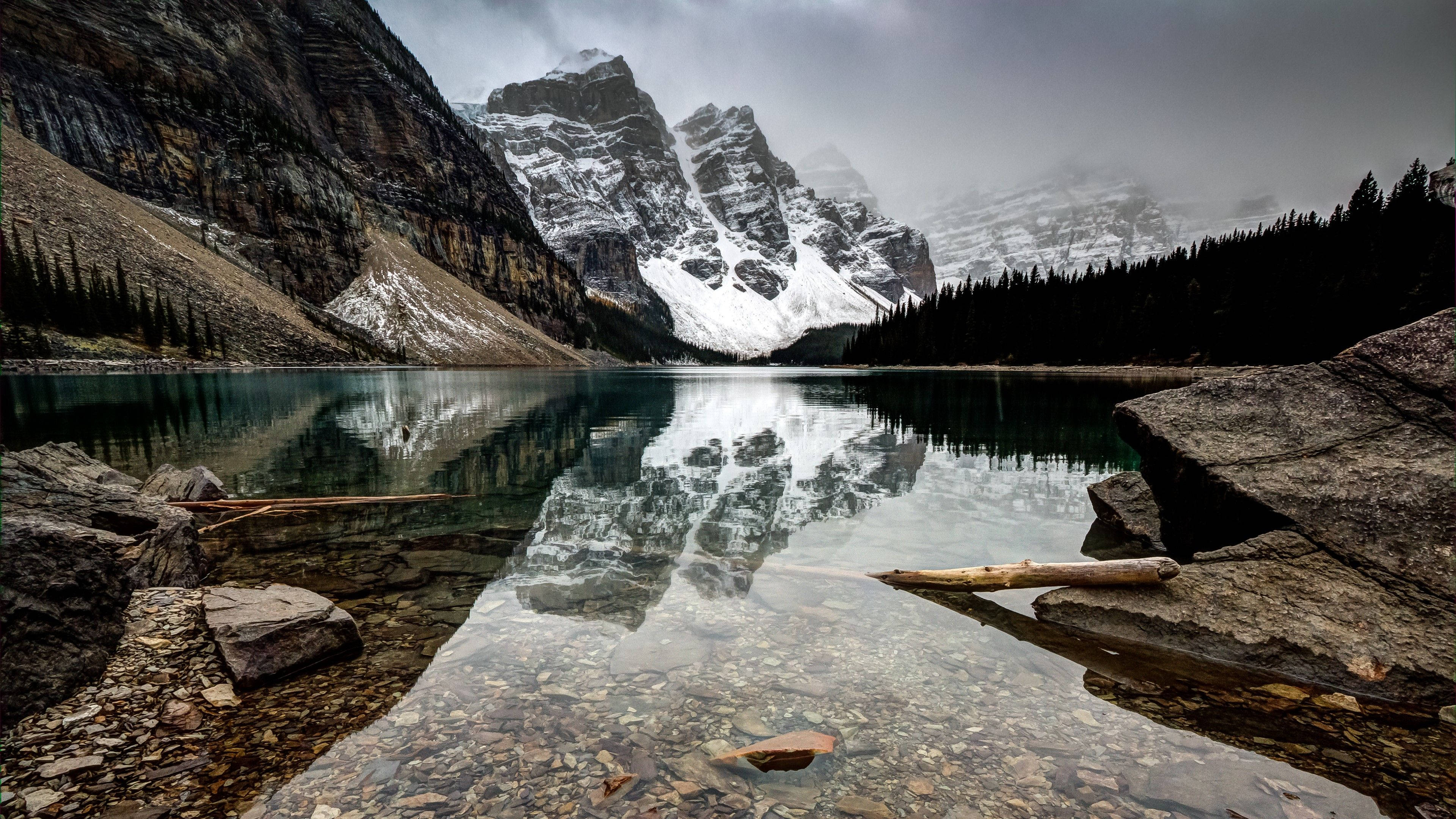 Serene Lake As Snow-Capped Mountains Stretch In The Background Picha ya Ukuta