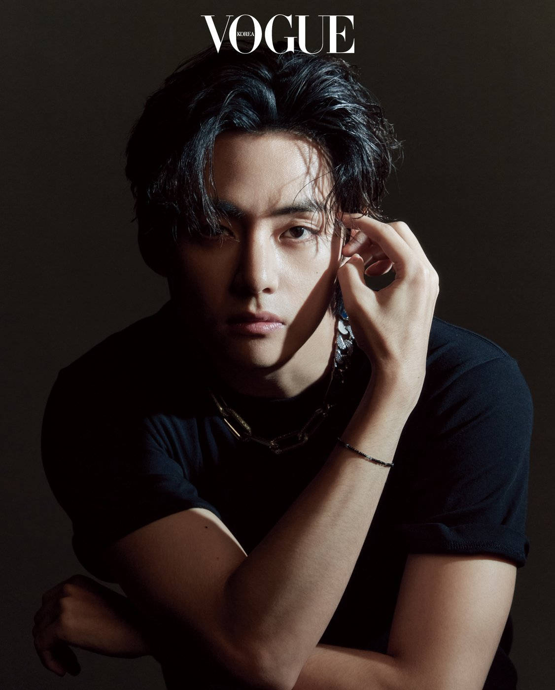 Shati Nyeusi la BTS V Vogue Picha ya Ukuta