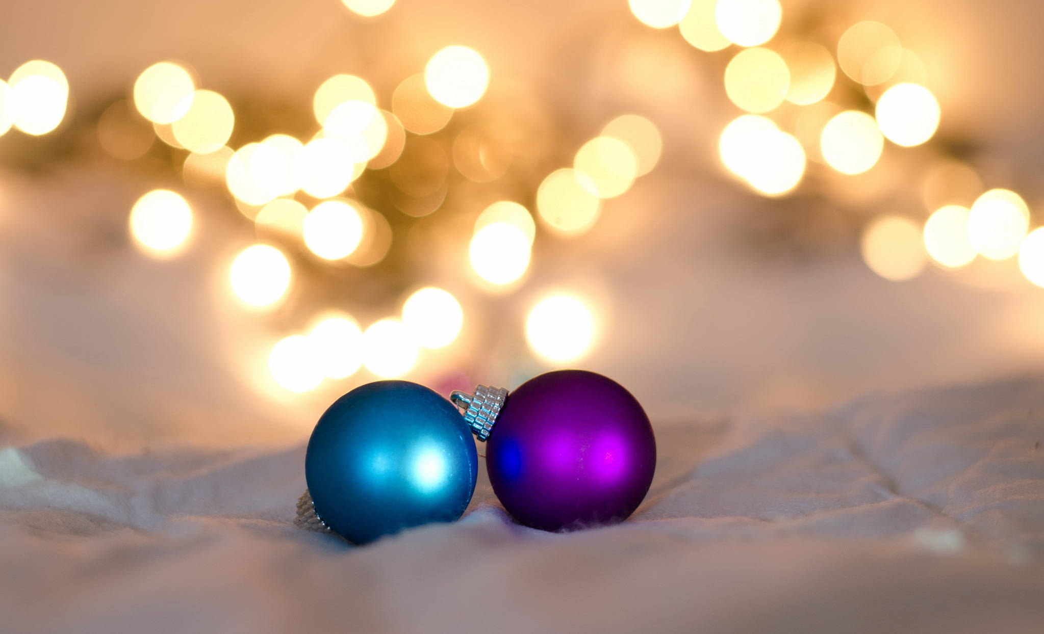 Sherehe za Krismasi Zinazong'aa na Kumeremeta Picha ya Ukuta