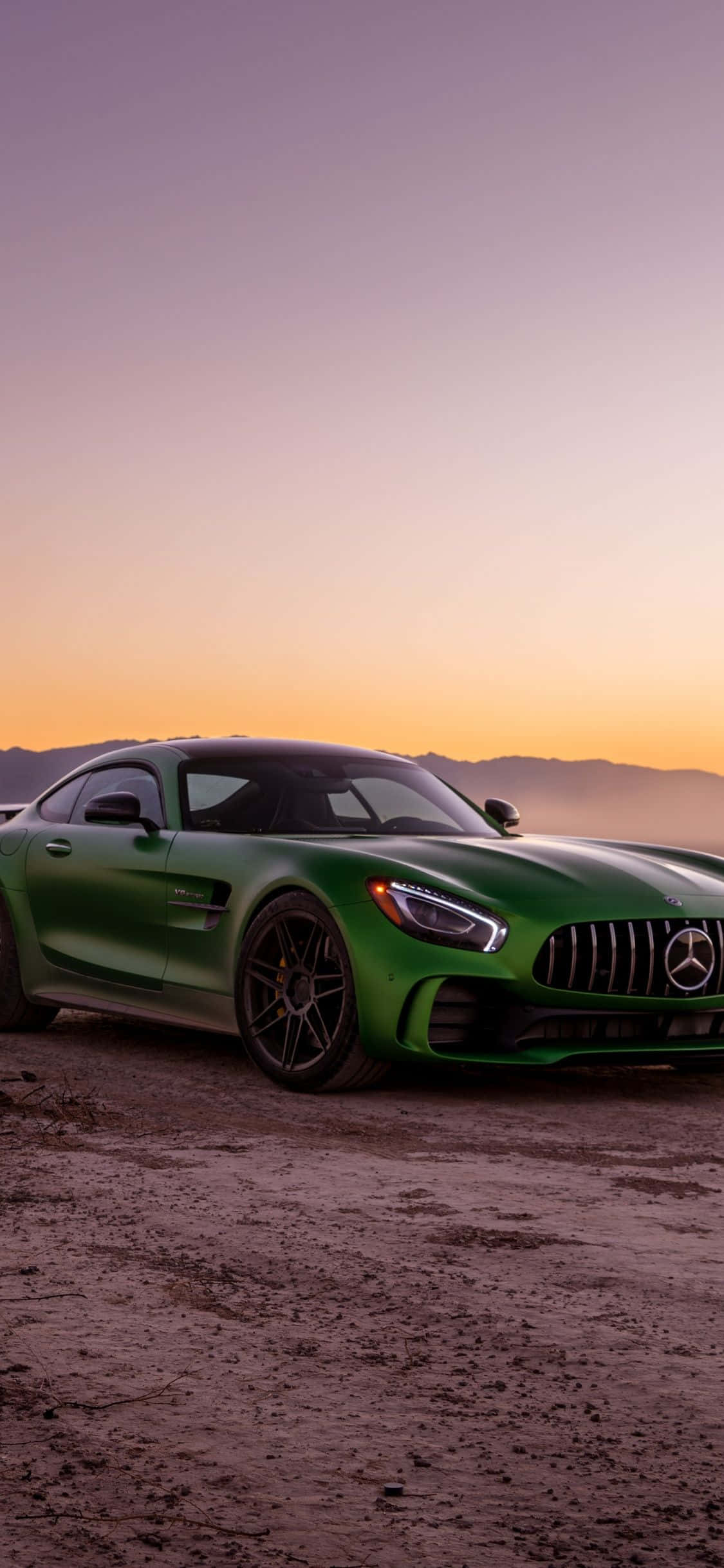 Shining Green iPhone Xs Mercedes Amg Background Picha ya Ukuta