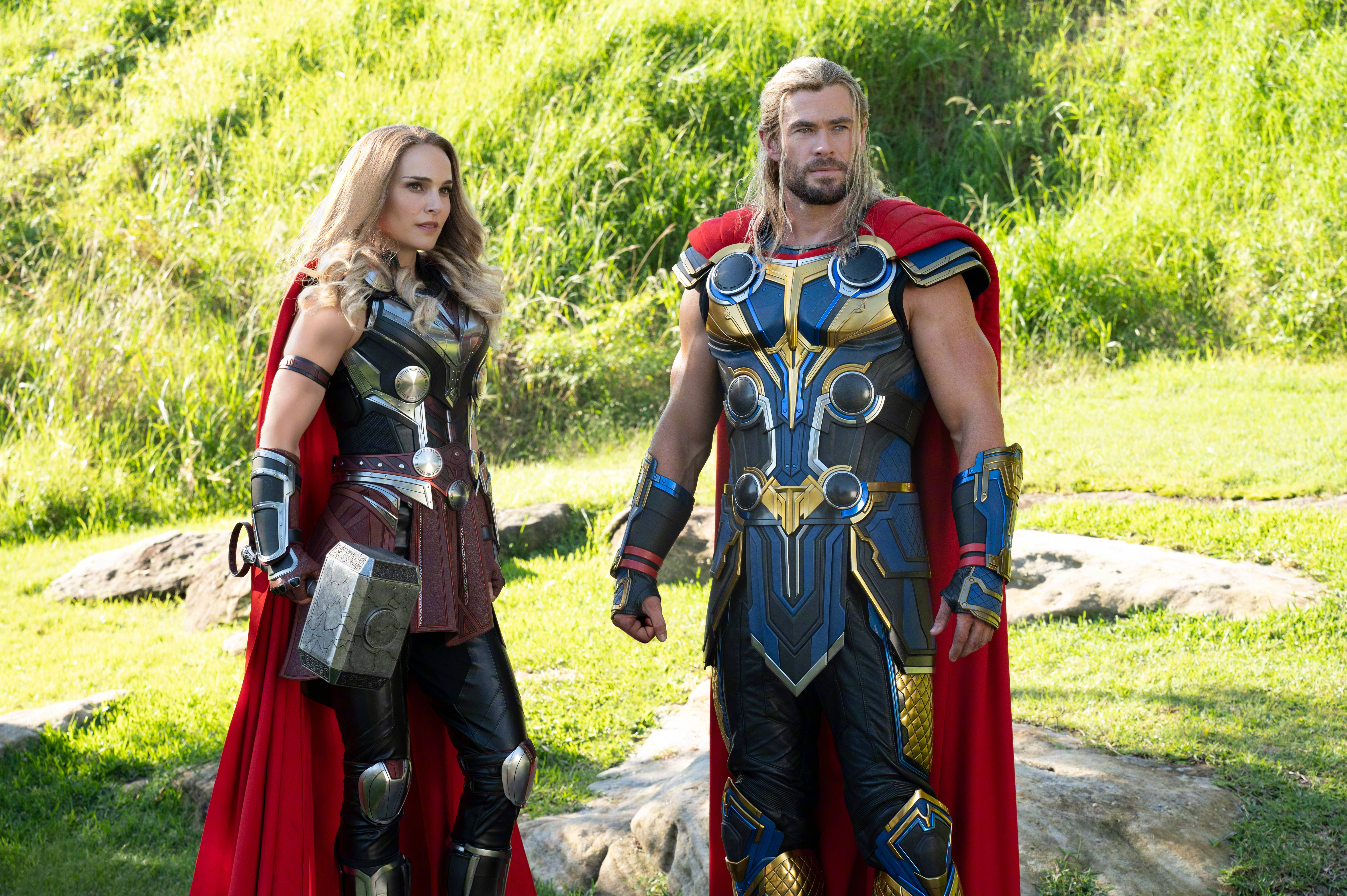Silaha za Asgard za Thor Love And Thunder Picha ya Ukuta