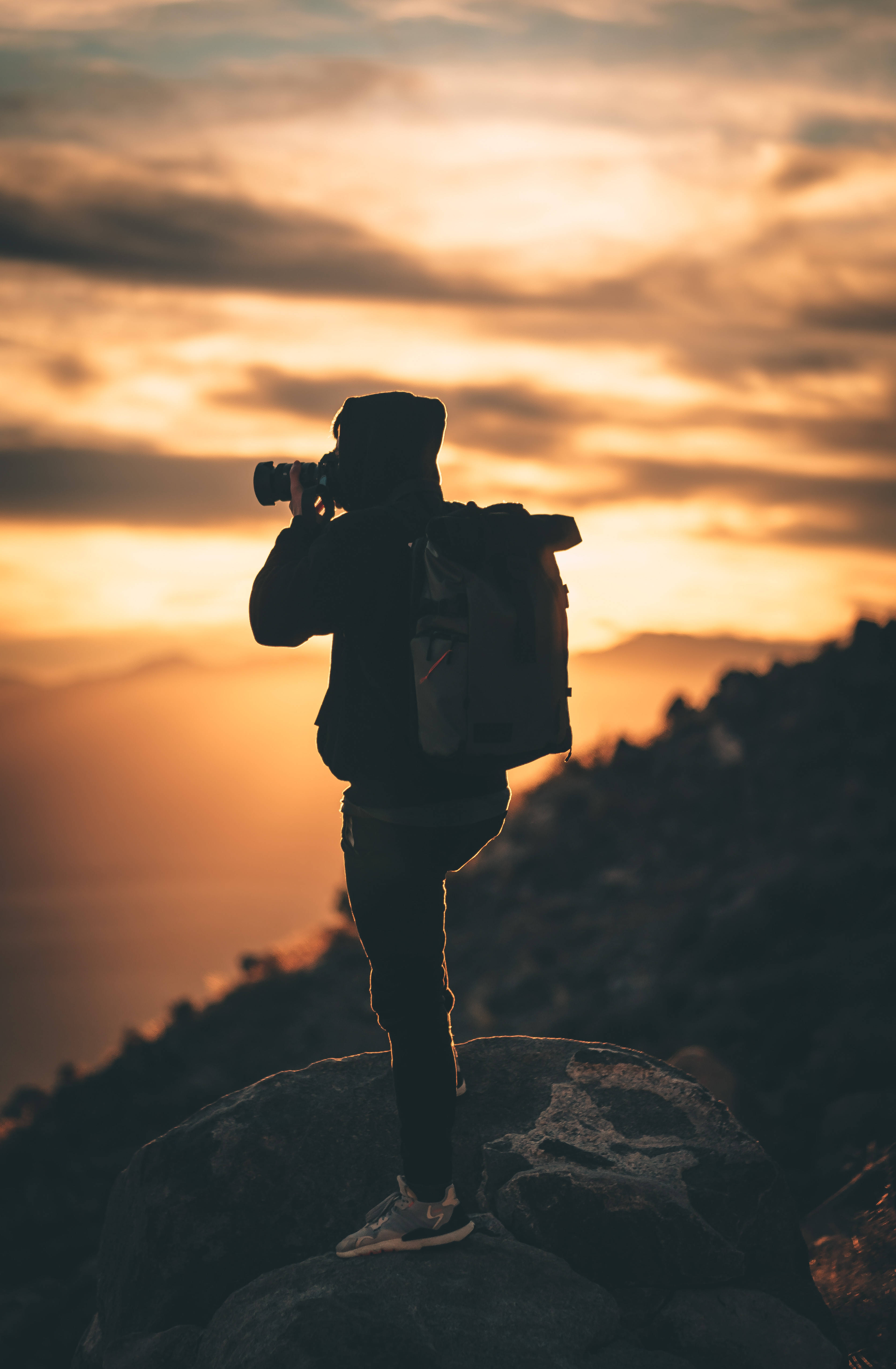 Silhouette Of Man Holding Camera During Sunset Photography Picha ya Ukuta