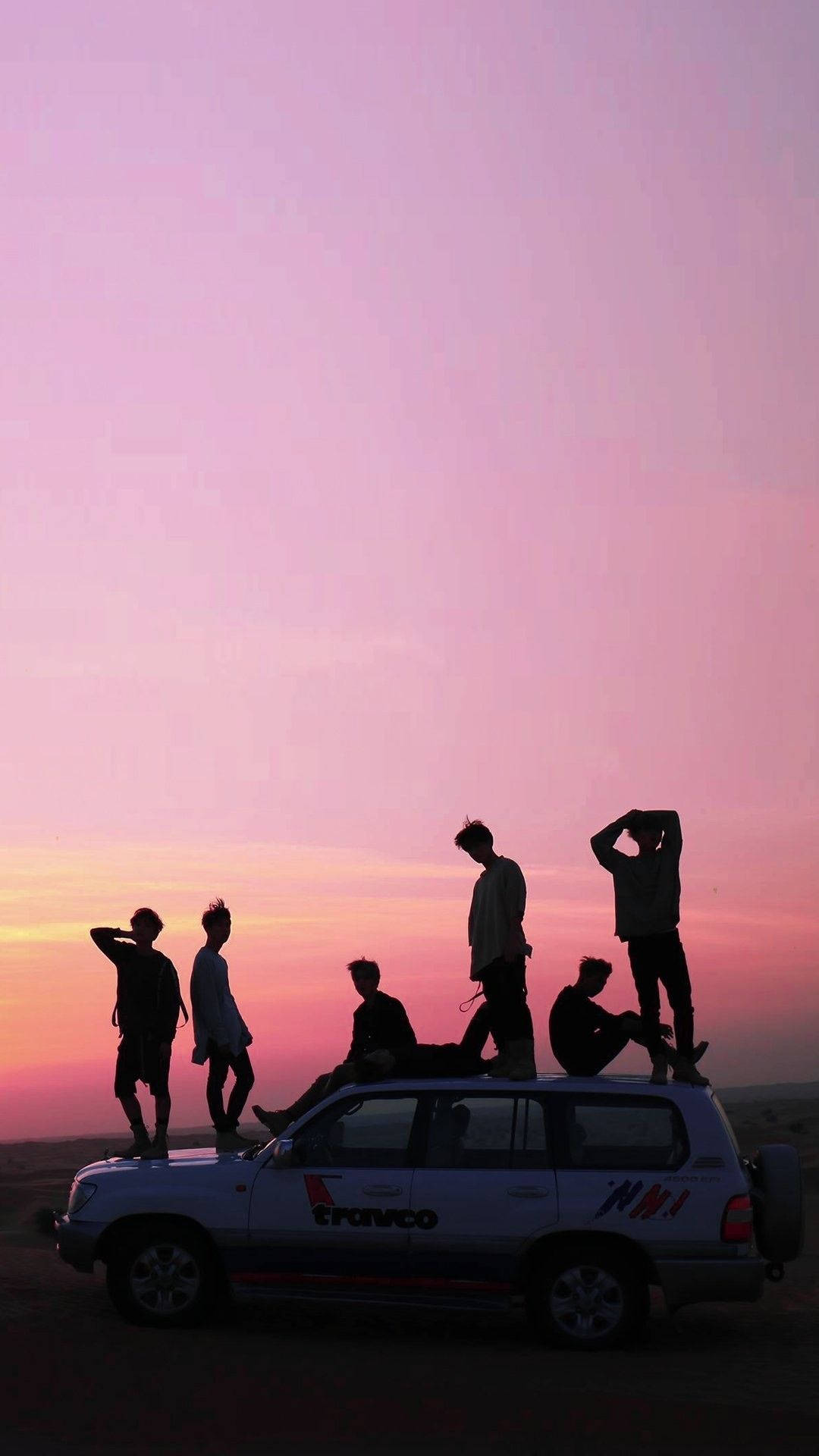 Silhouette ya Bts kwenye Anga za Waridi Picha ya Ukuta