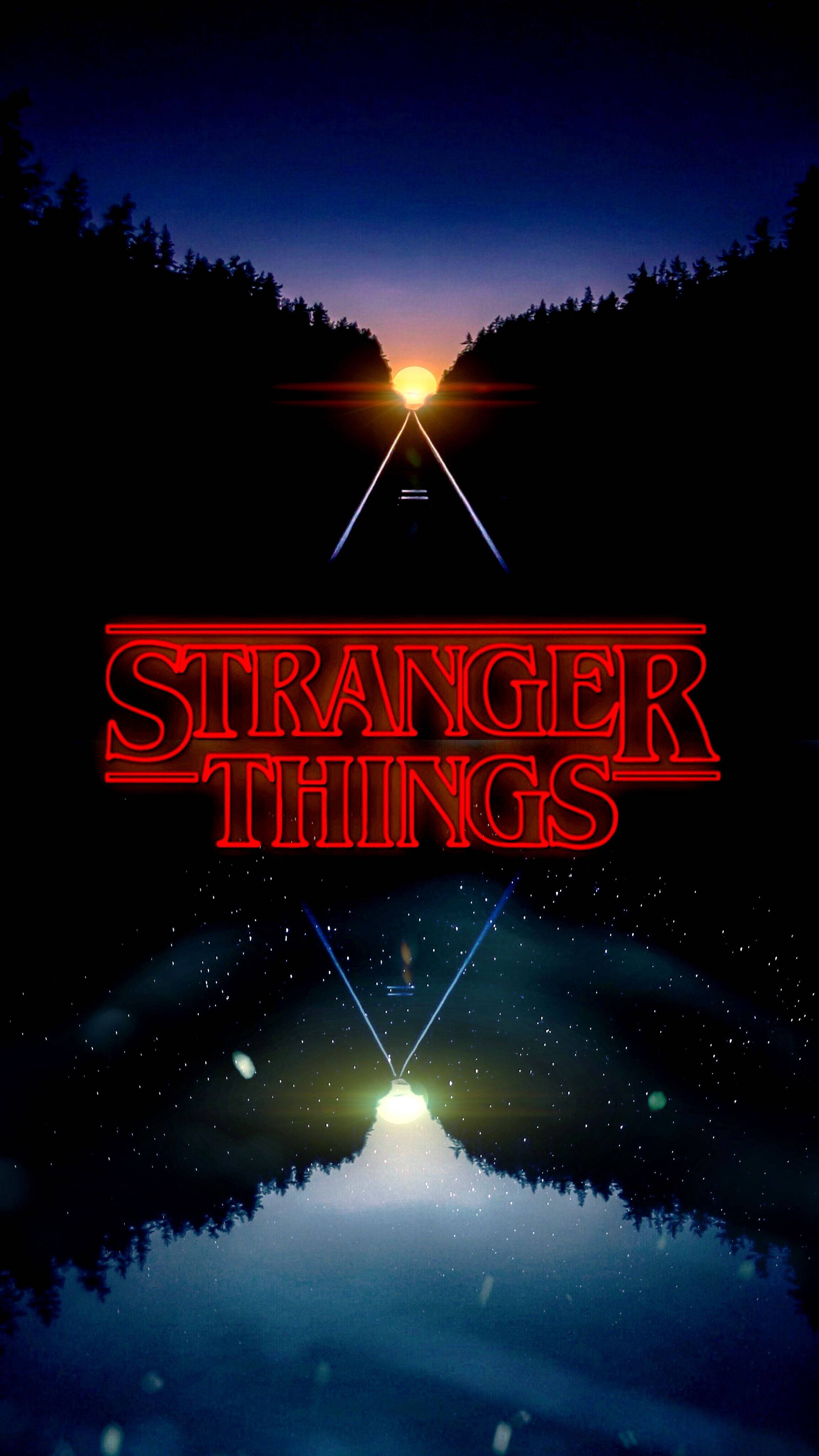 Silueti Mzuri wa Stranger Things wa Msitu wa Giza Picha ya Ukuta