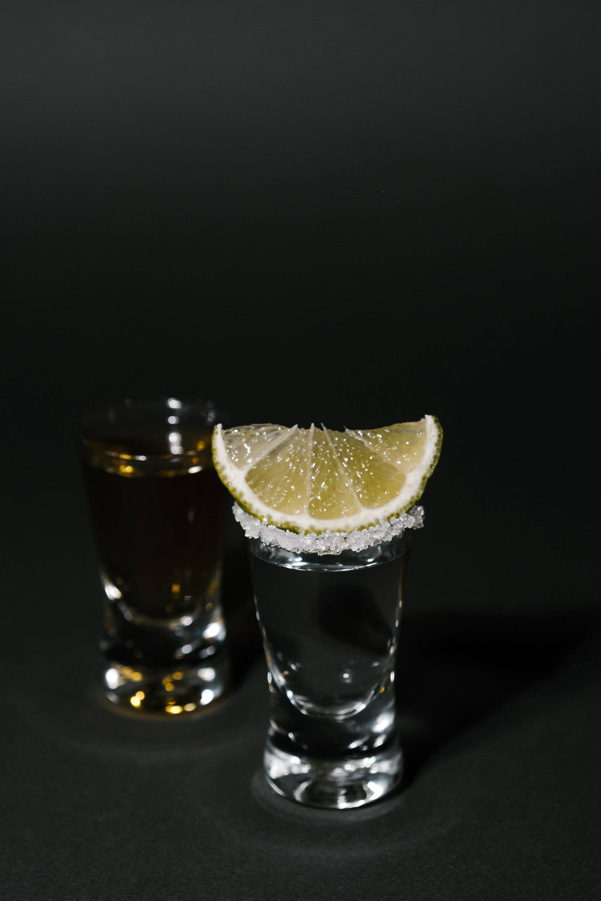 Silver And Gold Tequila And Lemon Shots Picha ya Ukuta
