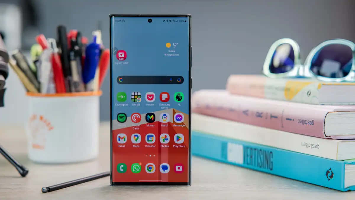 Skrini ya Samsung S23 Ultra na S Pen Picha ya Ukuta
