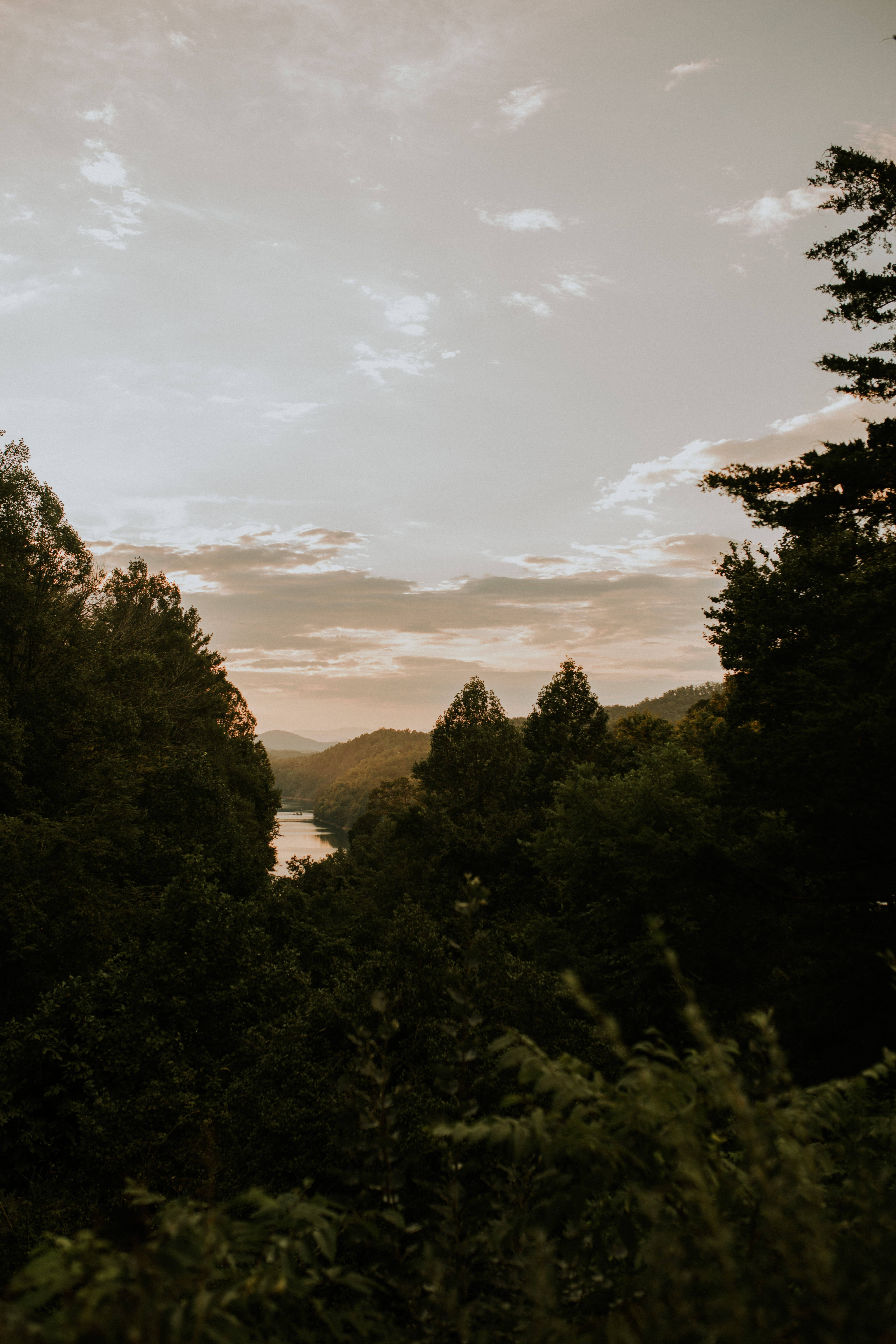 Smoky Mountains With Lake View Picha ya Ukuta