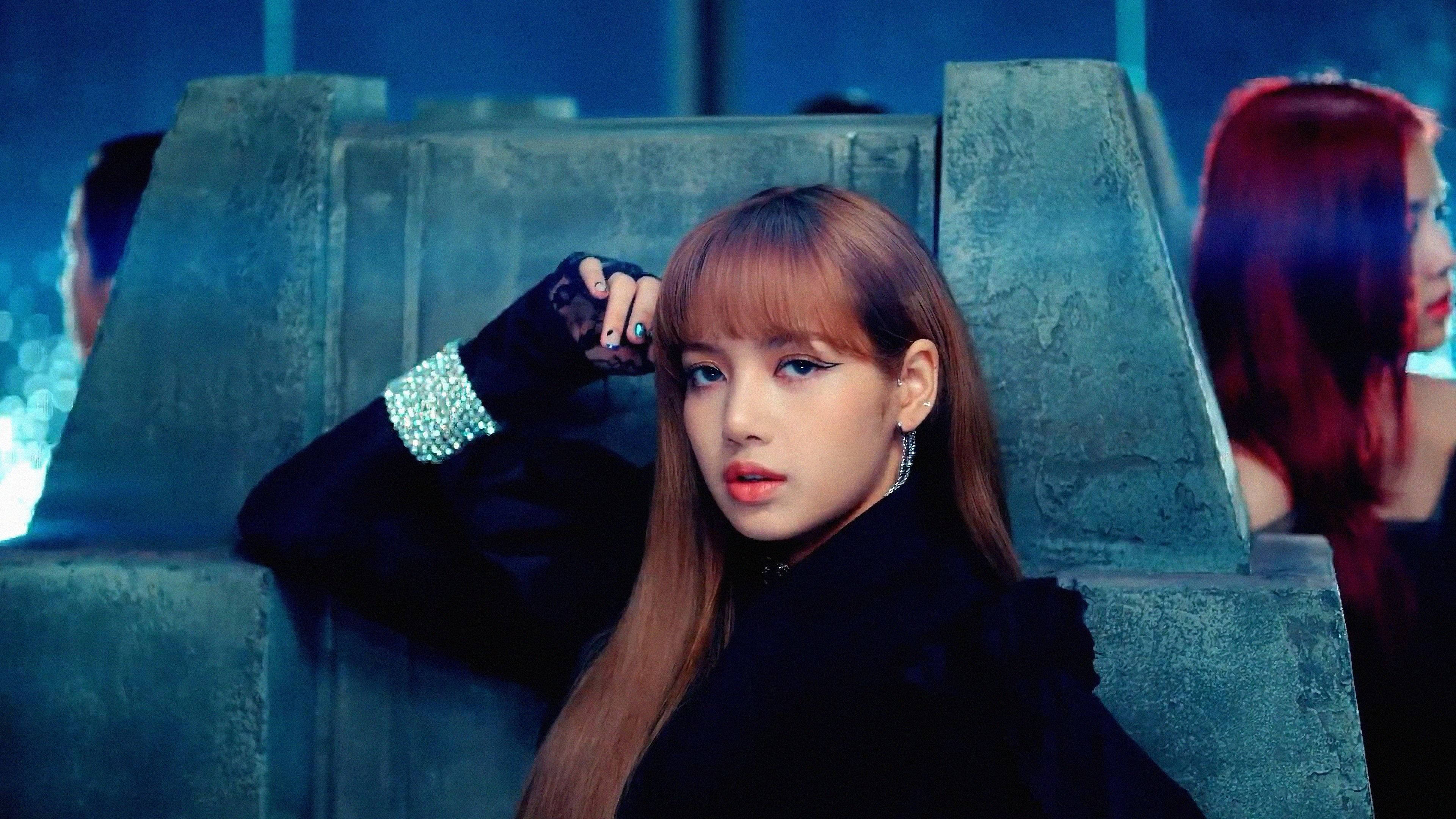 Solo ya Blackpink Lalisa Manobal Picha ya Ukuta