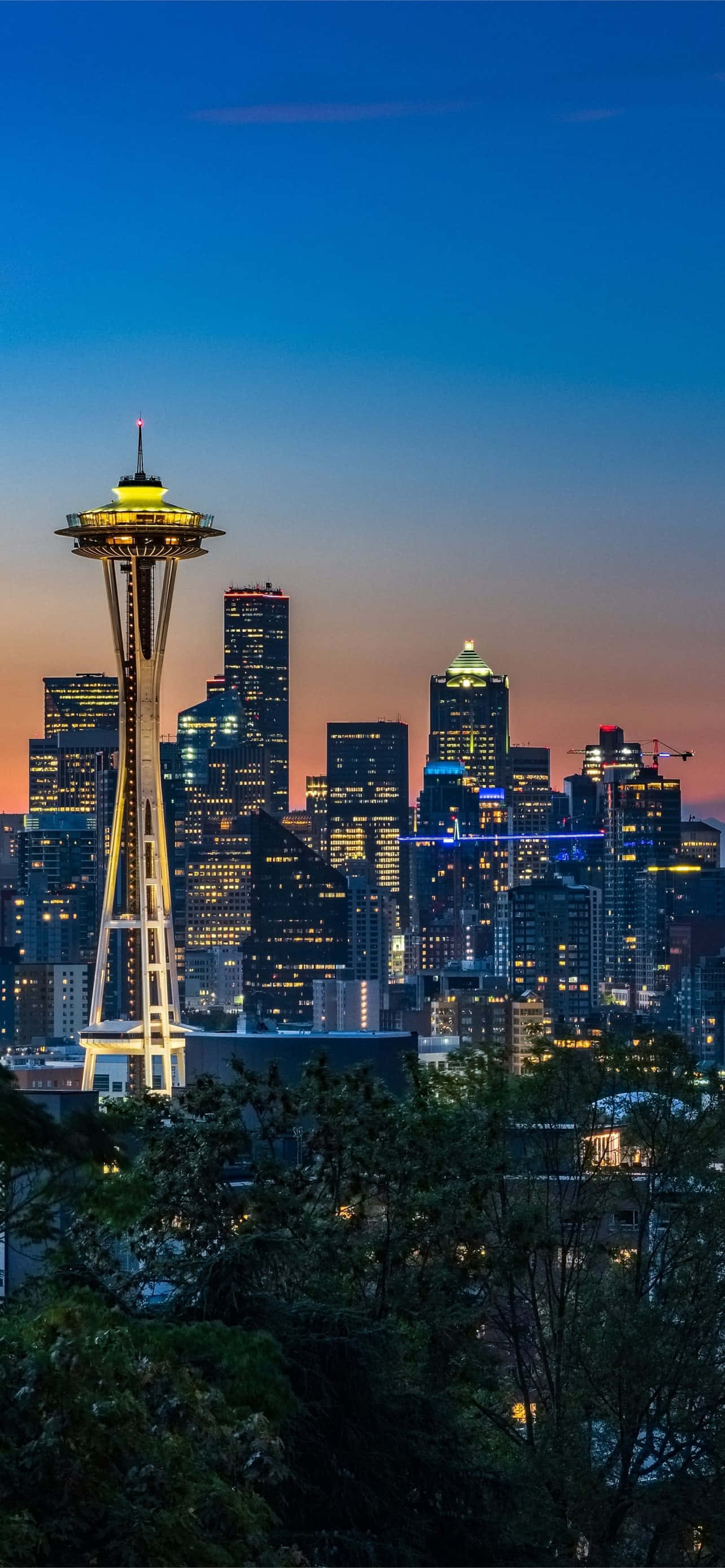 Space Needle Katika Mwendo Wa Seattle Latar Bora Picha ya Ukuta