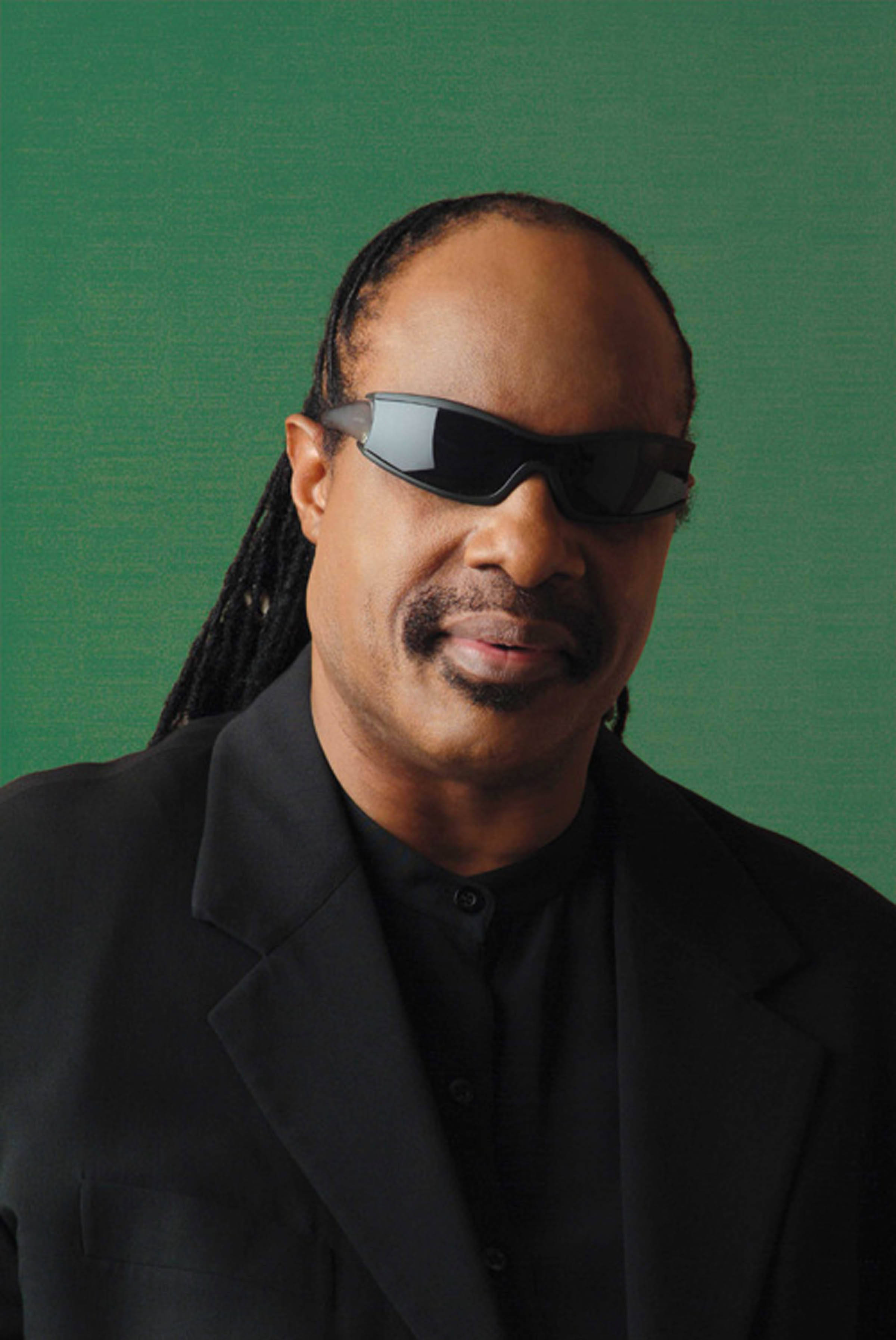 Stevie Wonder Green Background Picha ya Ukuta