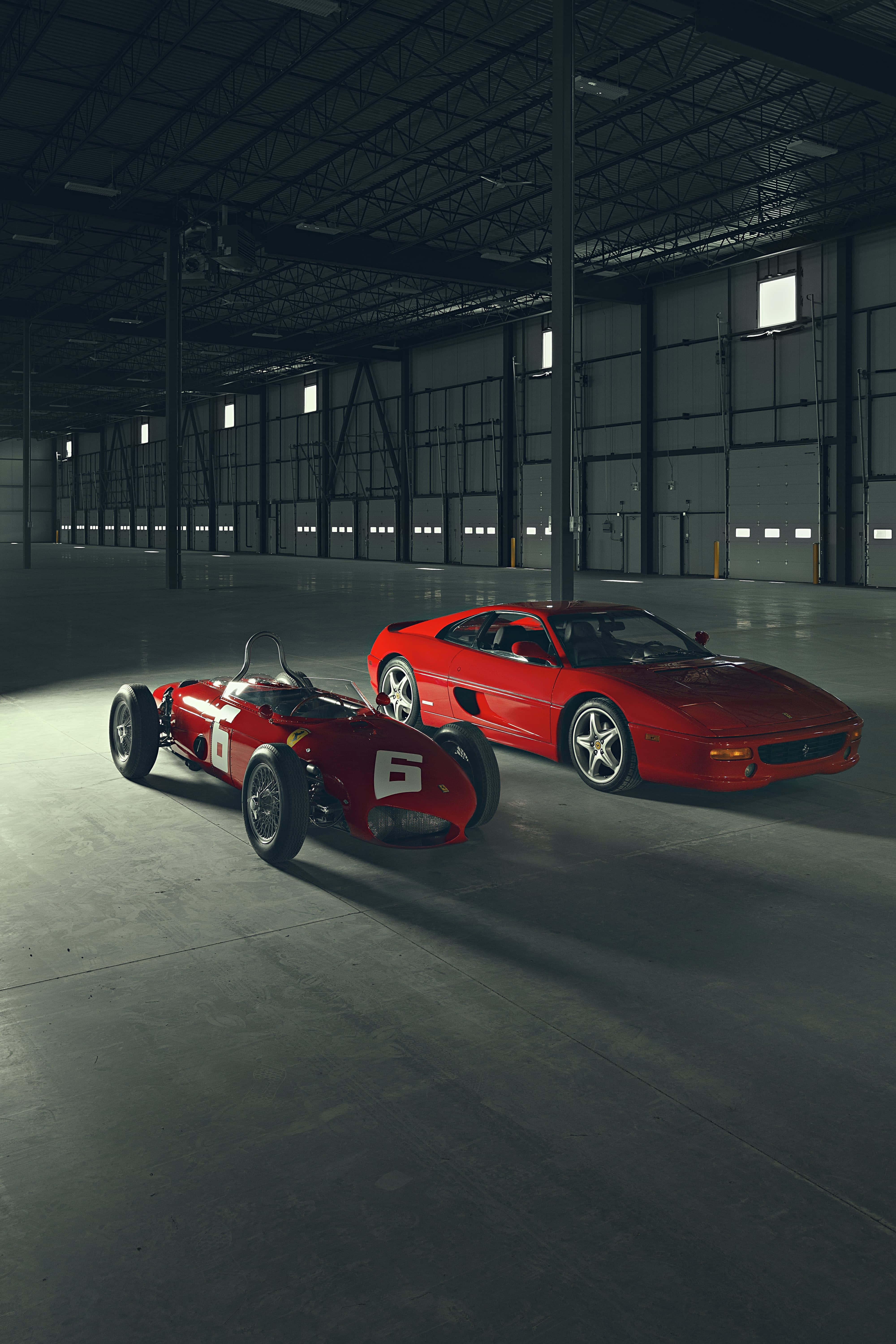 Striking Ferrari Sports Car Picha ya Ukuta