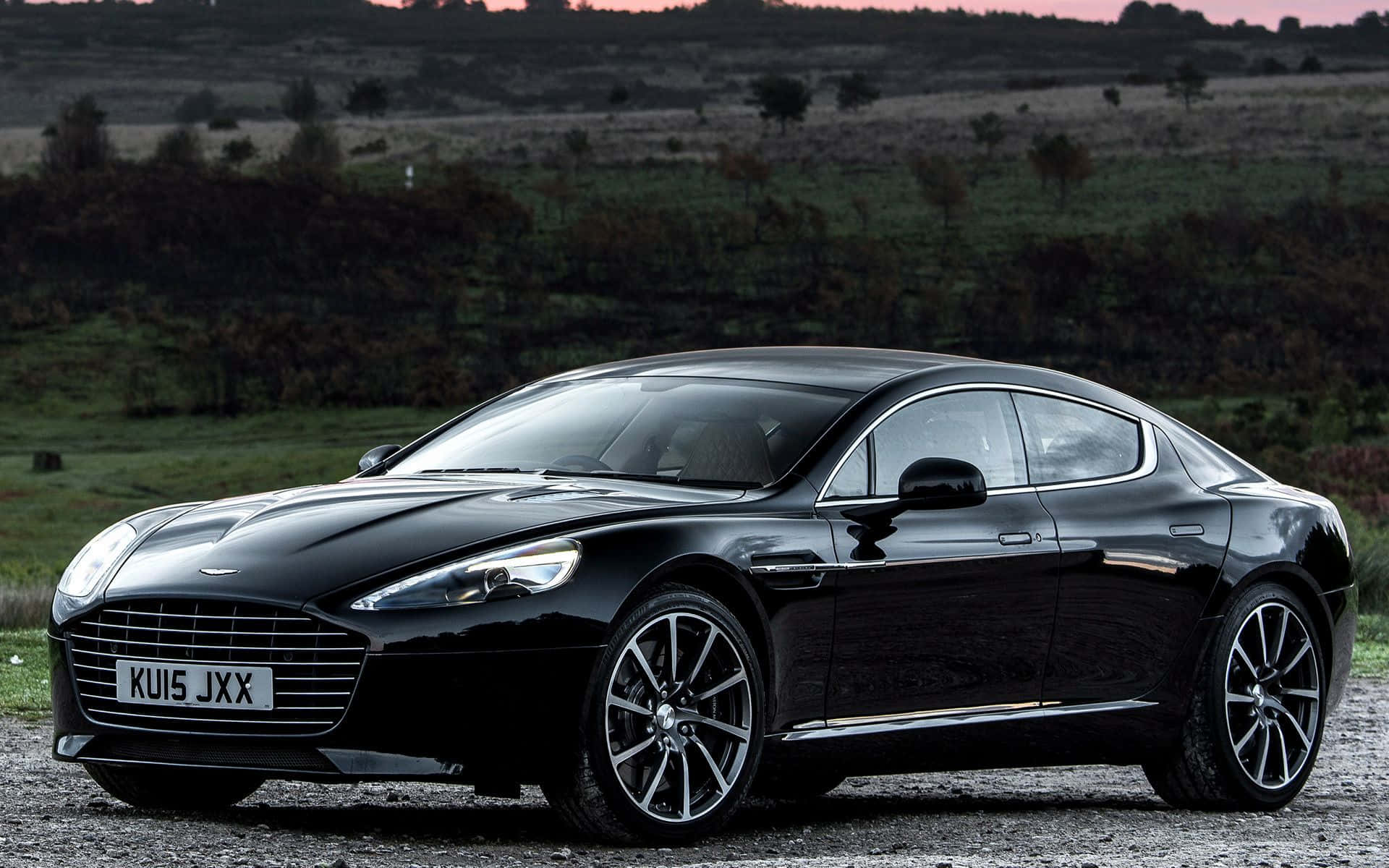 Stunning Aston Martin Rapide S in Action Picha ya Ukuta