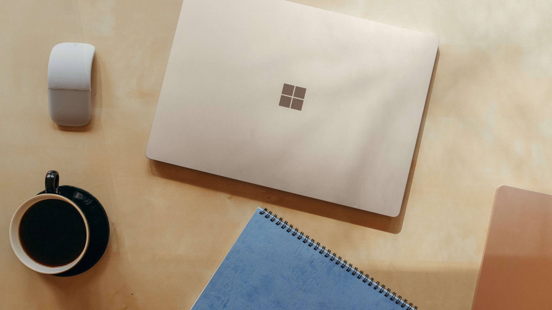 Surface Pro Iliyotawanyika Picha ya Ukuta