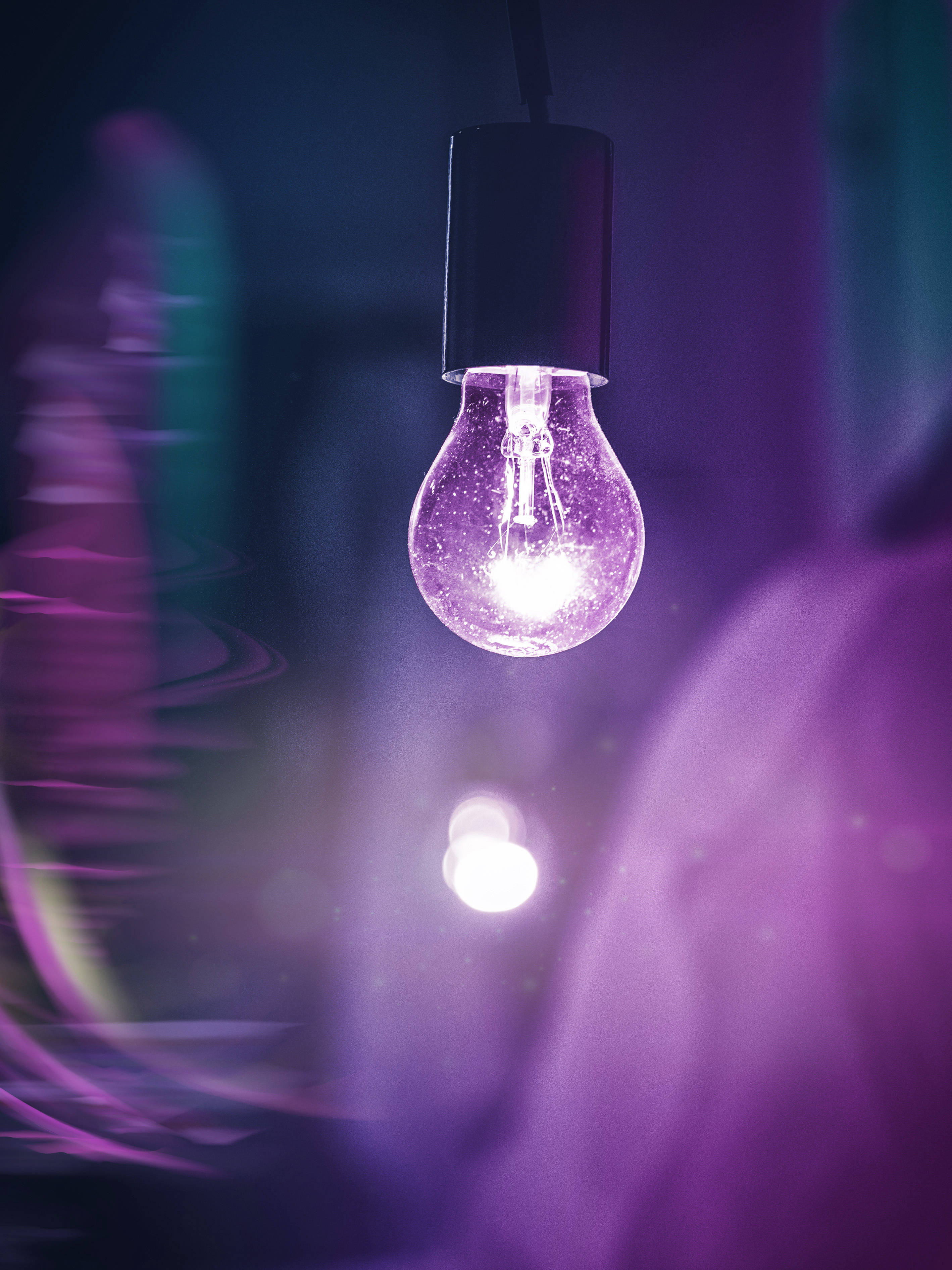 Taa ya Umeme ya Rangi ya Zambarau ya Neon Picha ya Ukuta