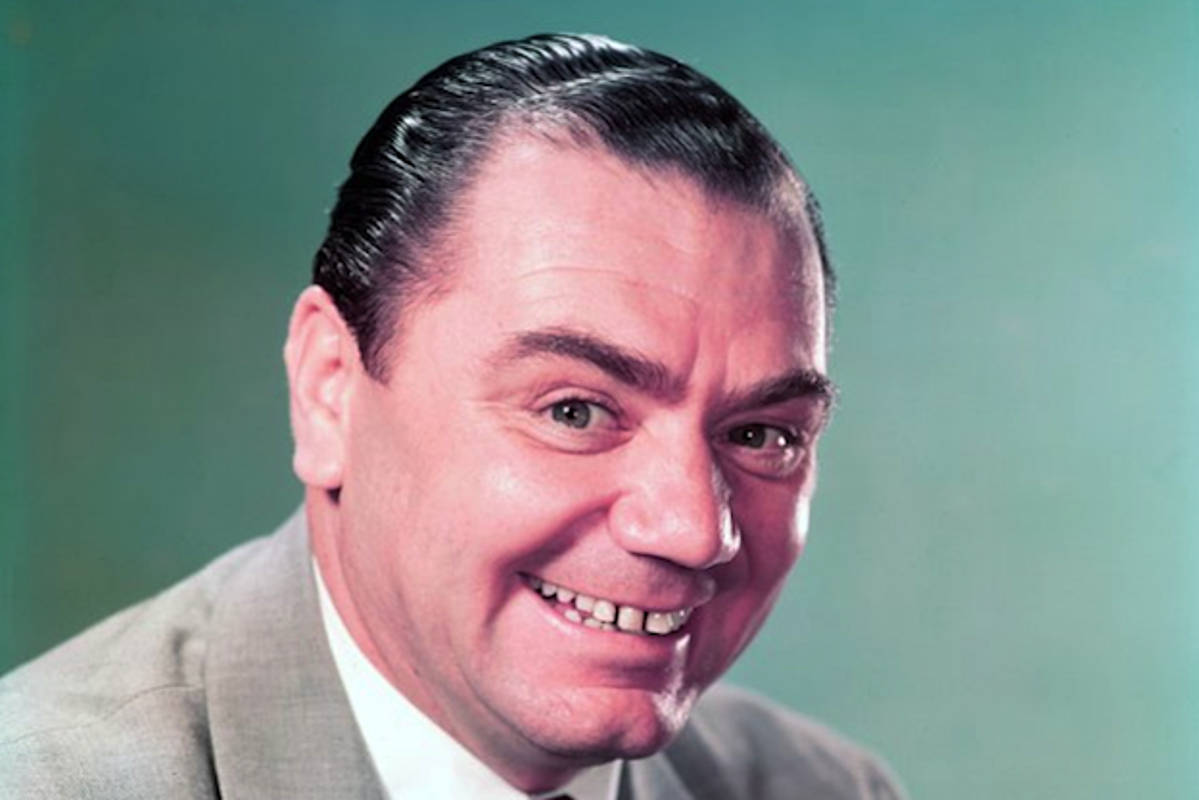 Tabasamu la Ernest Borgnine Kama Paka Cheshire Picha ya Ukuta