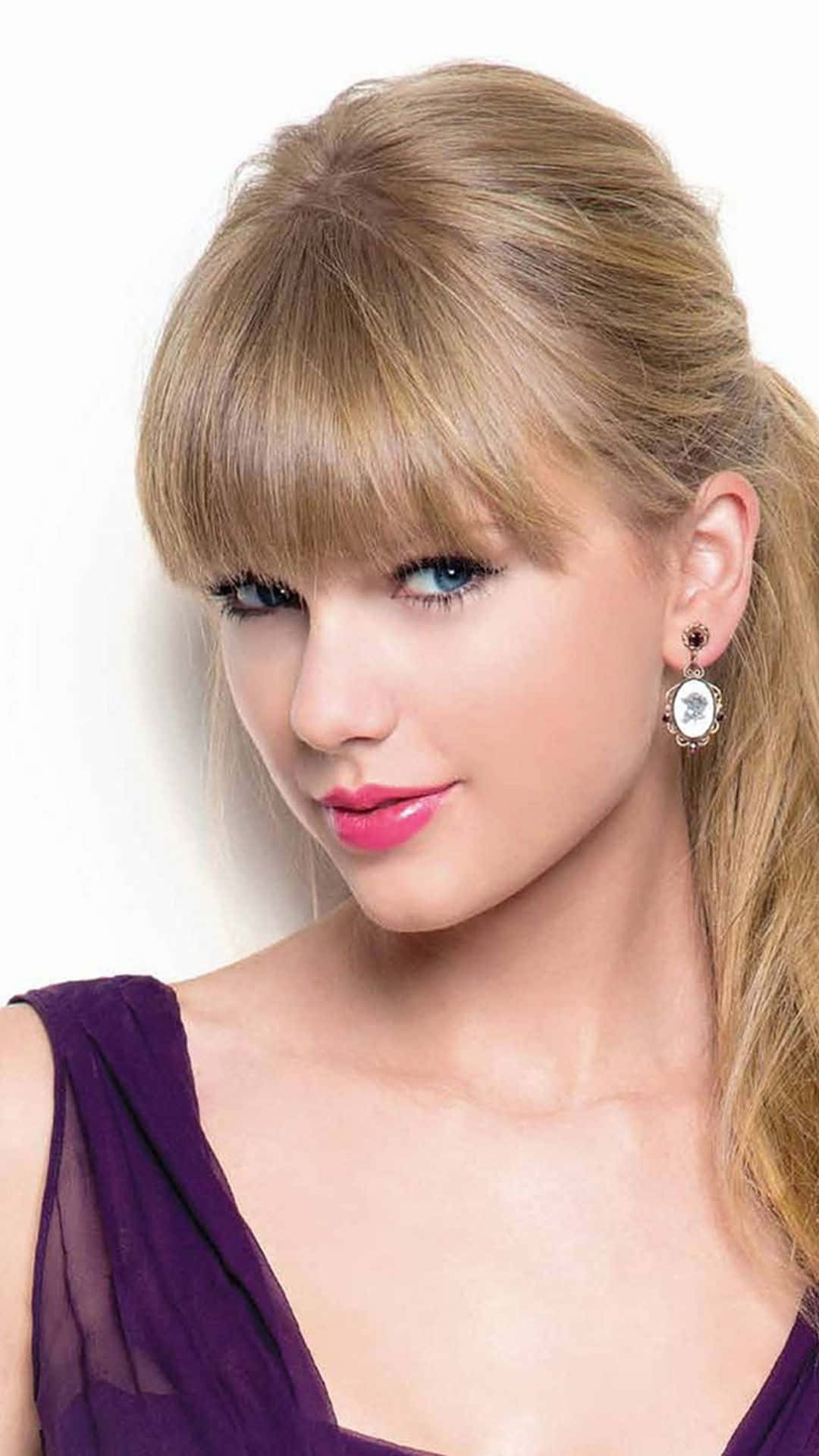 Tabasamu la Taylor Swift kwa iPhone Picha ya Ukuta