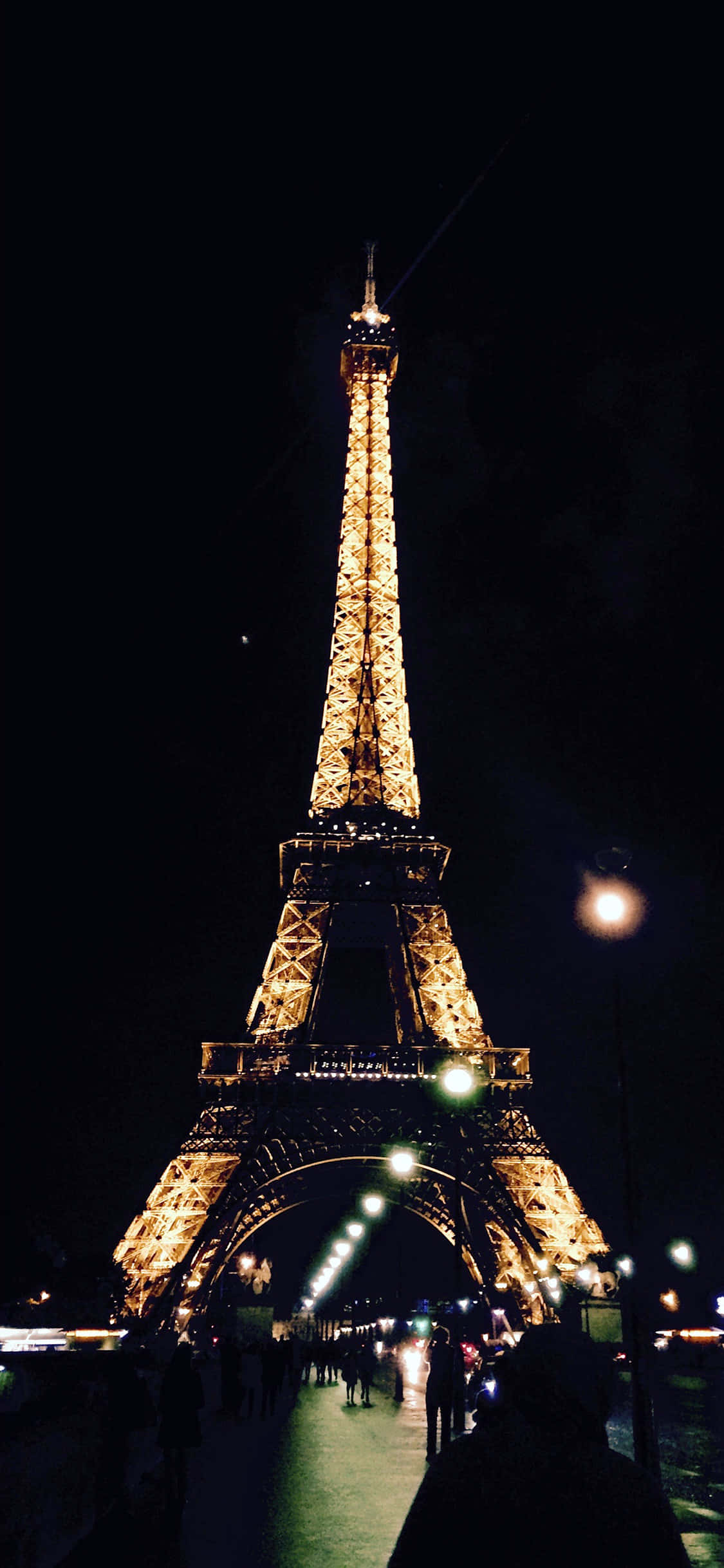 "Tafuta Mji wa Nyuso: Paris" Picha ya Ukuta