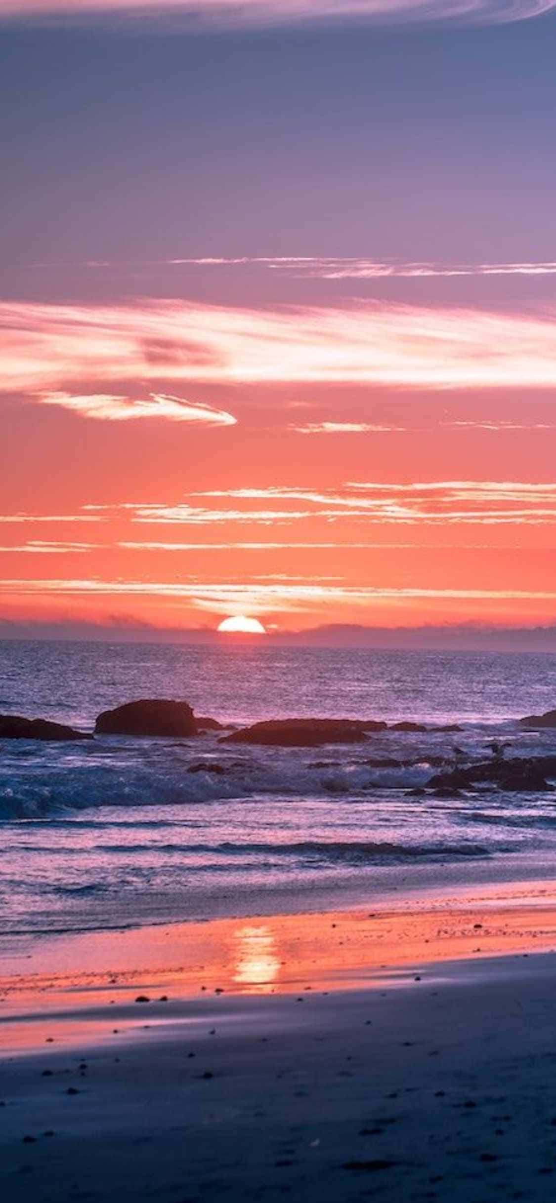 Tajiribu jamali ya Malibu na iPhone Xs ya karibu Picha ya Ukuta