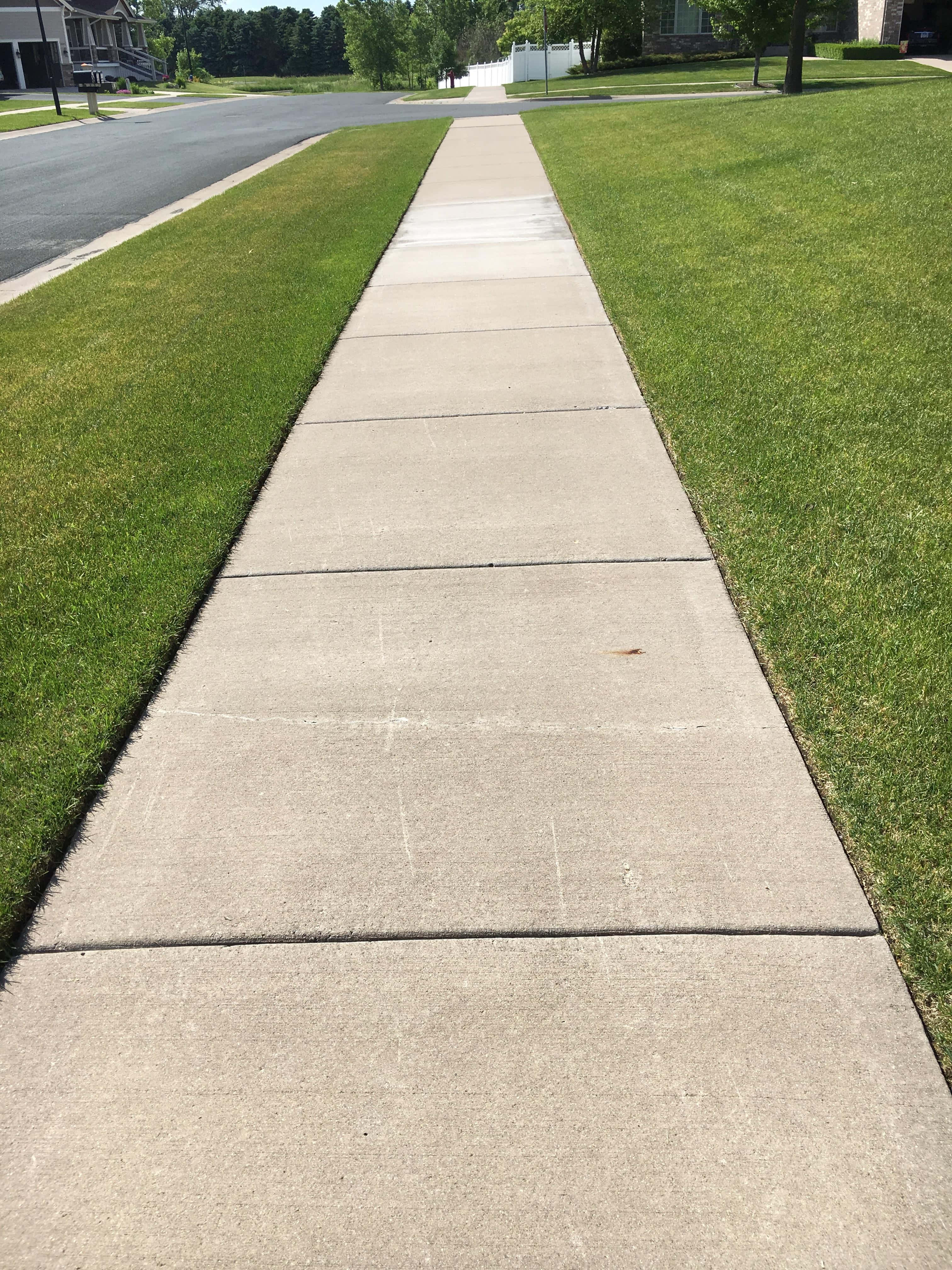 Taking a leisurely stroll on a sidewalk. Picha ya Ukuta