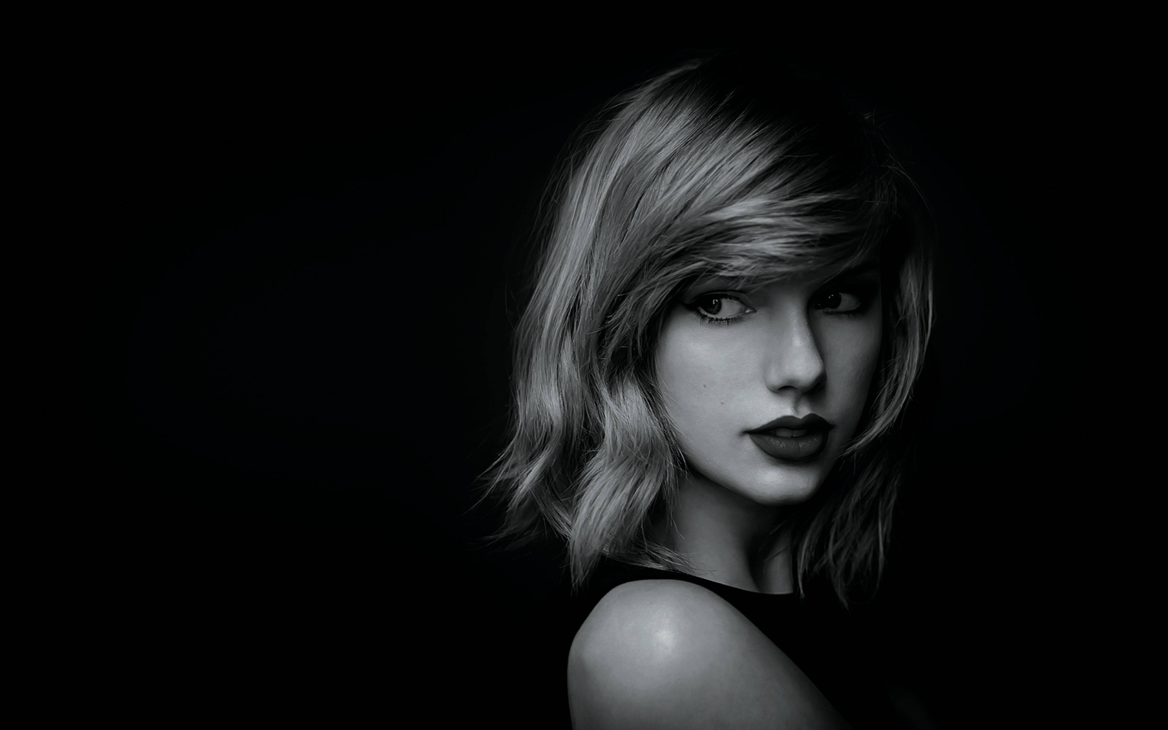 Taylor Swift Akionyesha Vipaji Vyake vya Muziki Picha ya Ukuta