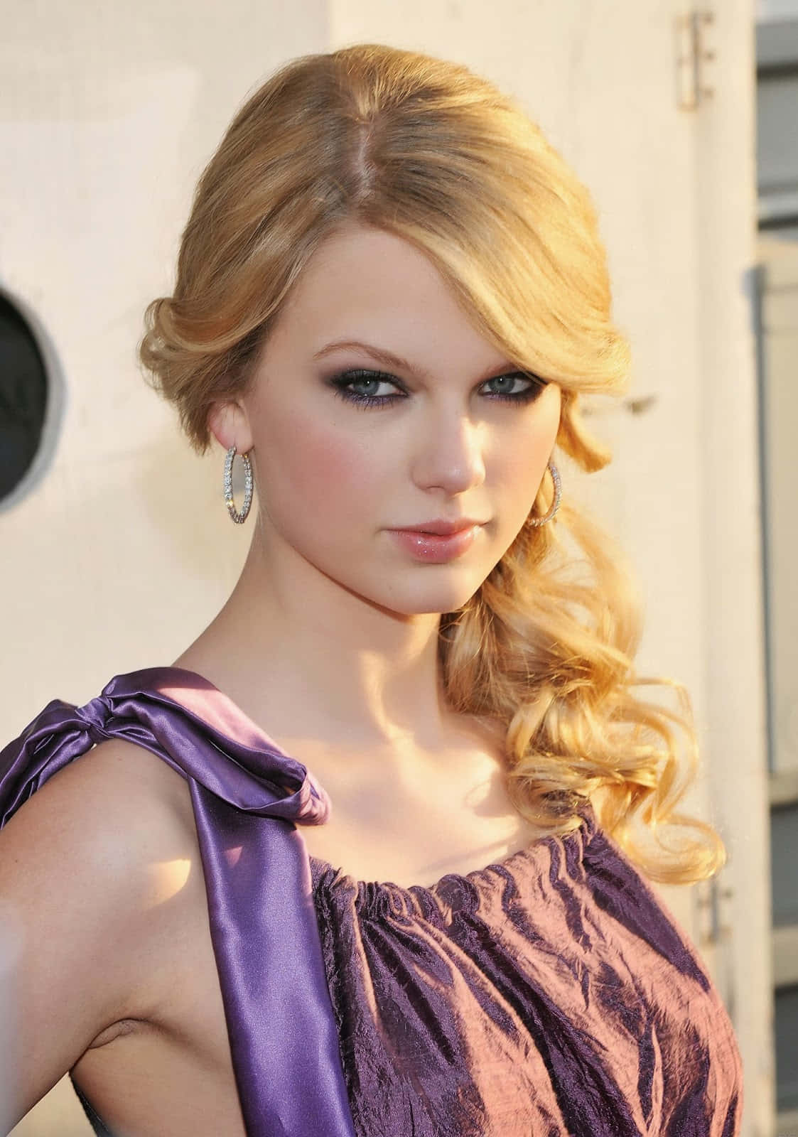 Taylor Swift anatoa onyesho la kuvutia Picha ya Ukuta