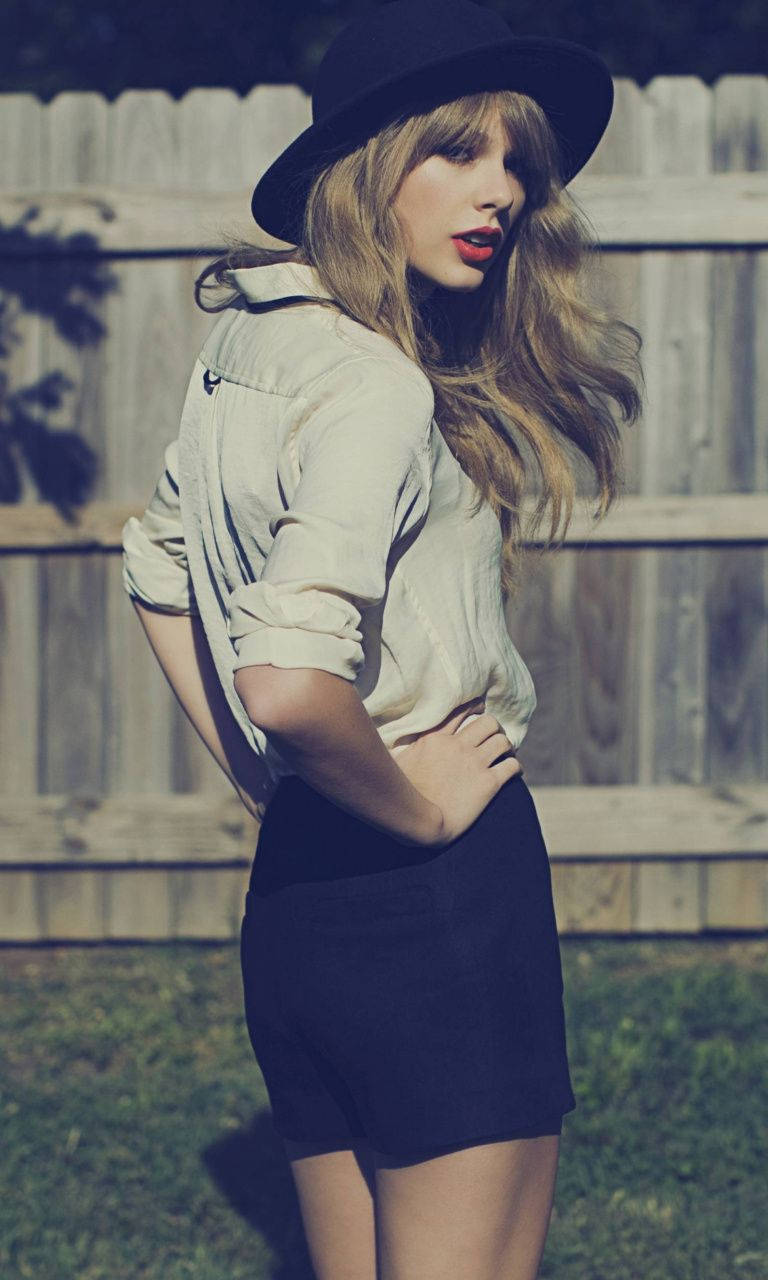Taylor Swift Anafurahia Nje Picha ya Ukuta