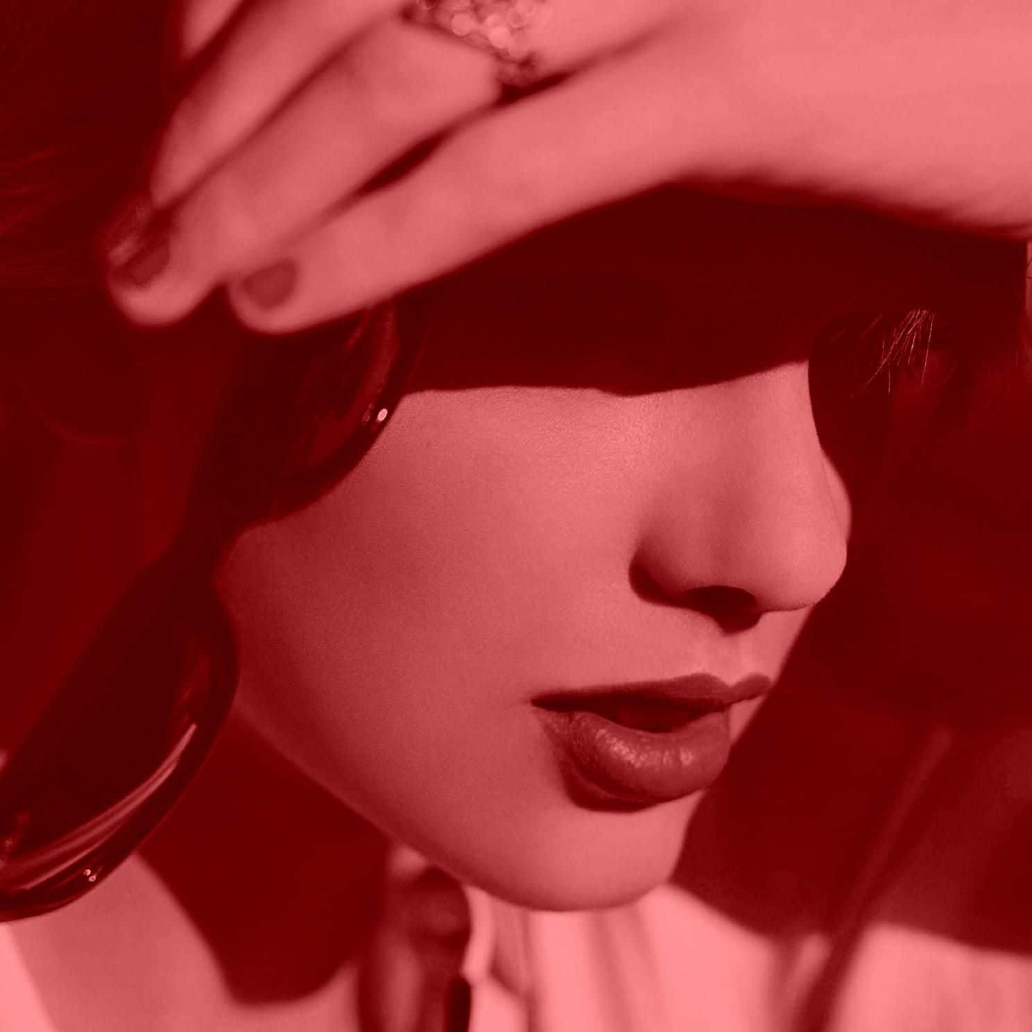 Taylor Swift anashiriki picha ya jalada la albamu yake iliyorekodiwa upya, 'Red Taylor’s Version.' Picha ya Ukuta