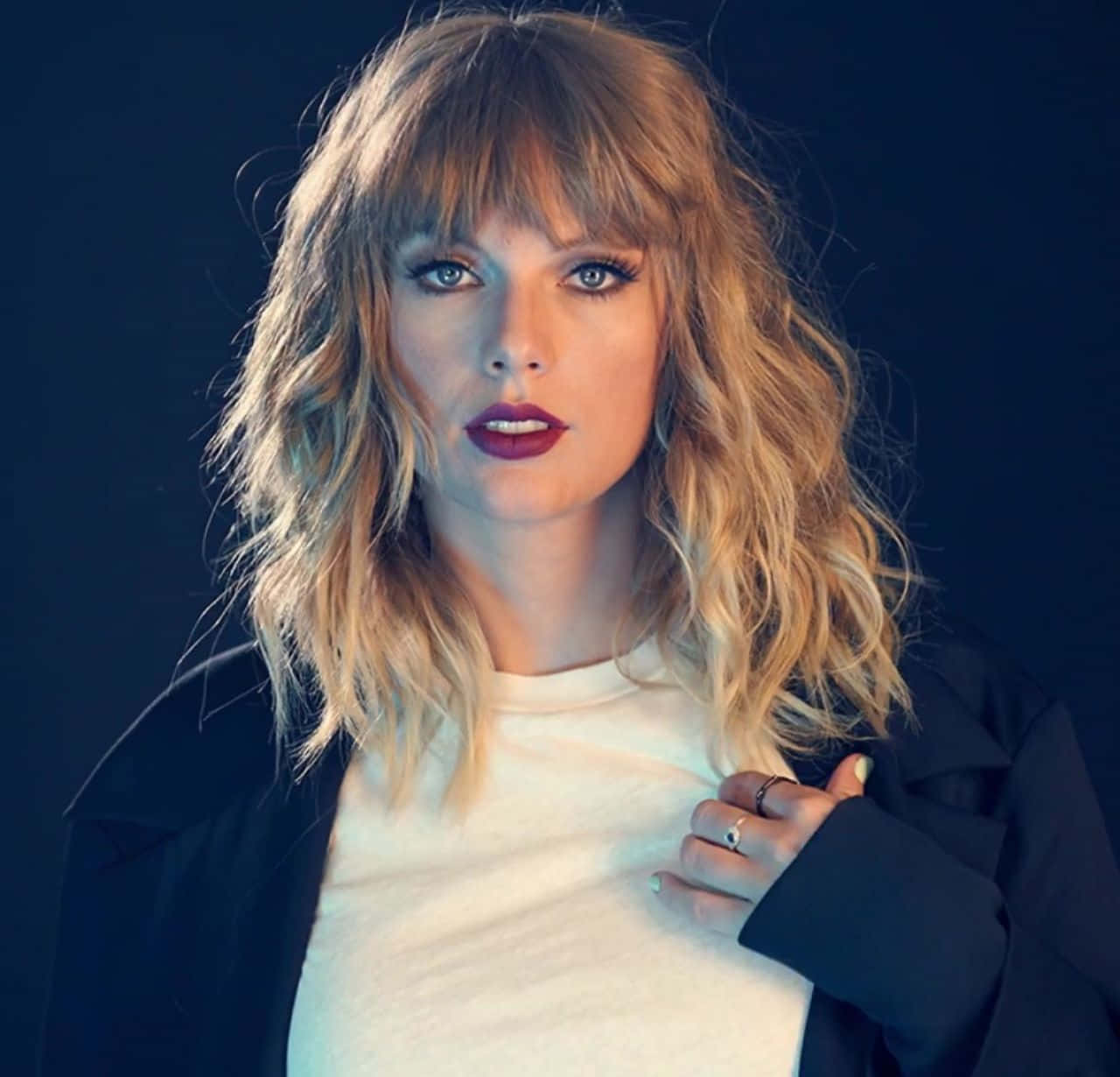 Taylor Swift anavyoweka kwa mwoneko wa kiwango chake Picha ya Ukuta