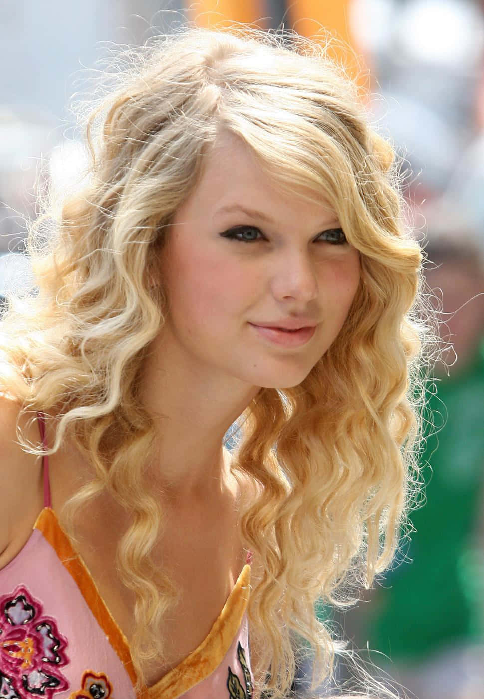 Taylor Swift Inaonyesha Katika Kwaya Yake ya Hivi Karibuni Picha ya Ukuta