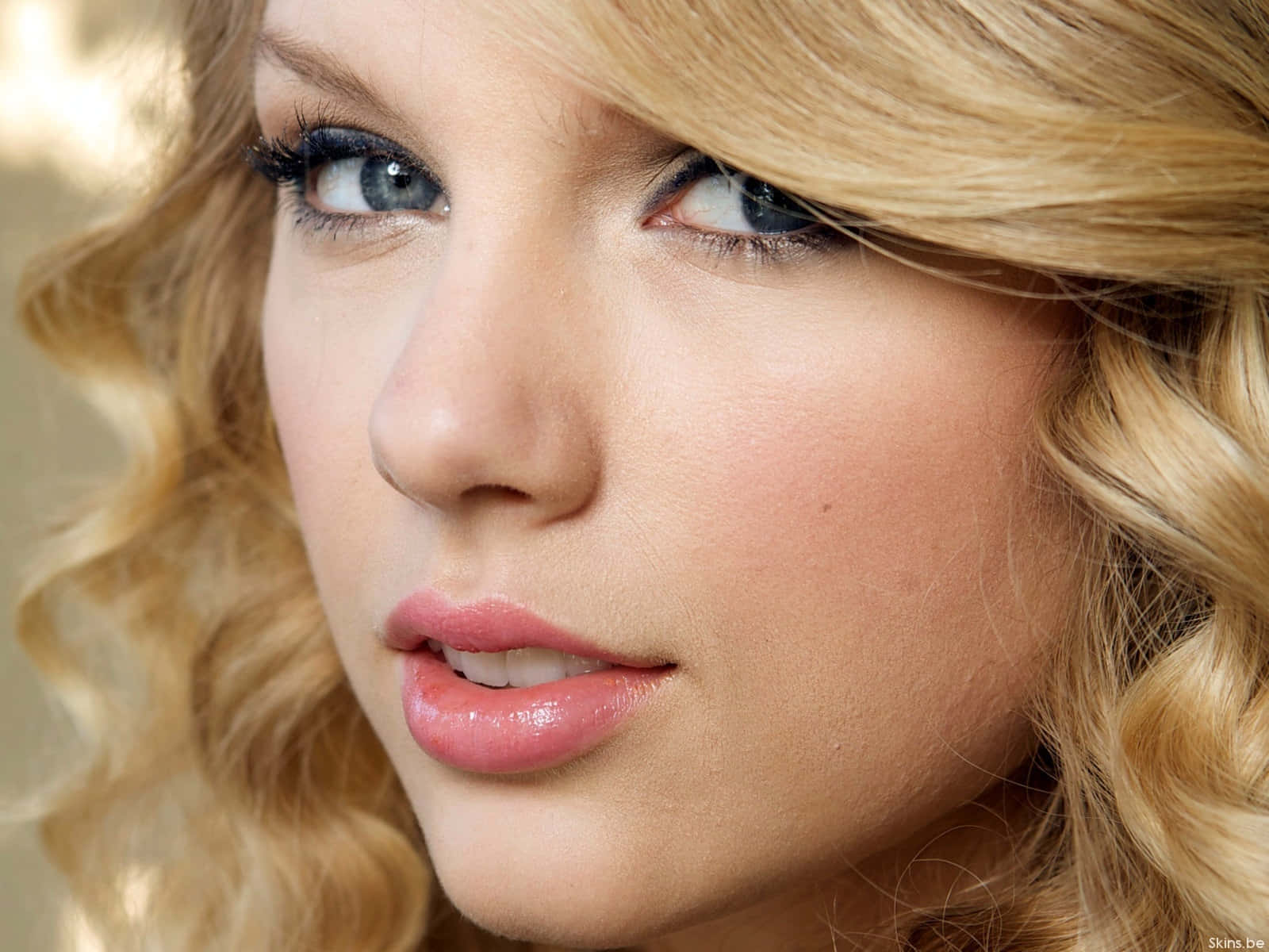 Taylor Swift kwa miaka: kutoka nyota wa pop hadi nyota wa kimataifa Picha ya Ukuta