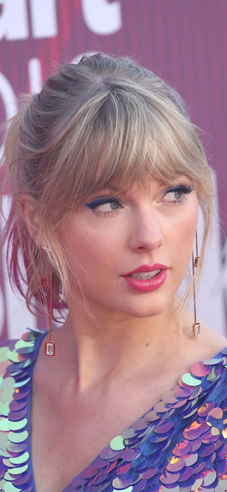 Taylor Swift ni juu ya dunia! Picha ya Ukuta