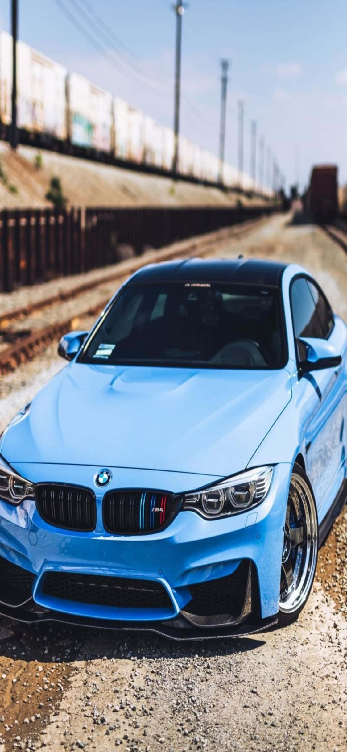 Teknolojia ya Juu na Dhana ya Luks. iPhone X na BMW yenye mwonekano mwepesi. Picha ya Ukuta